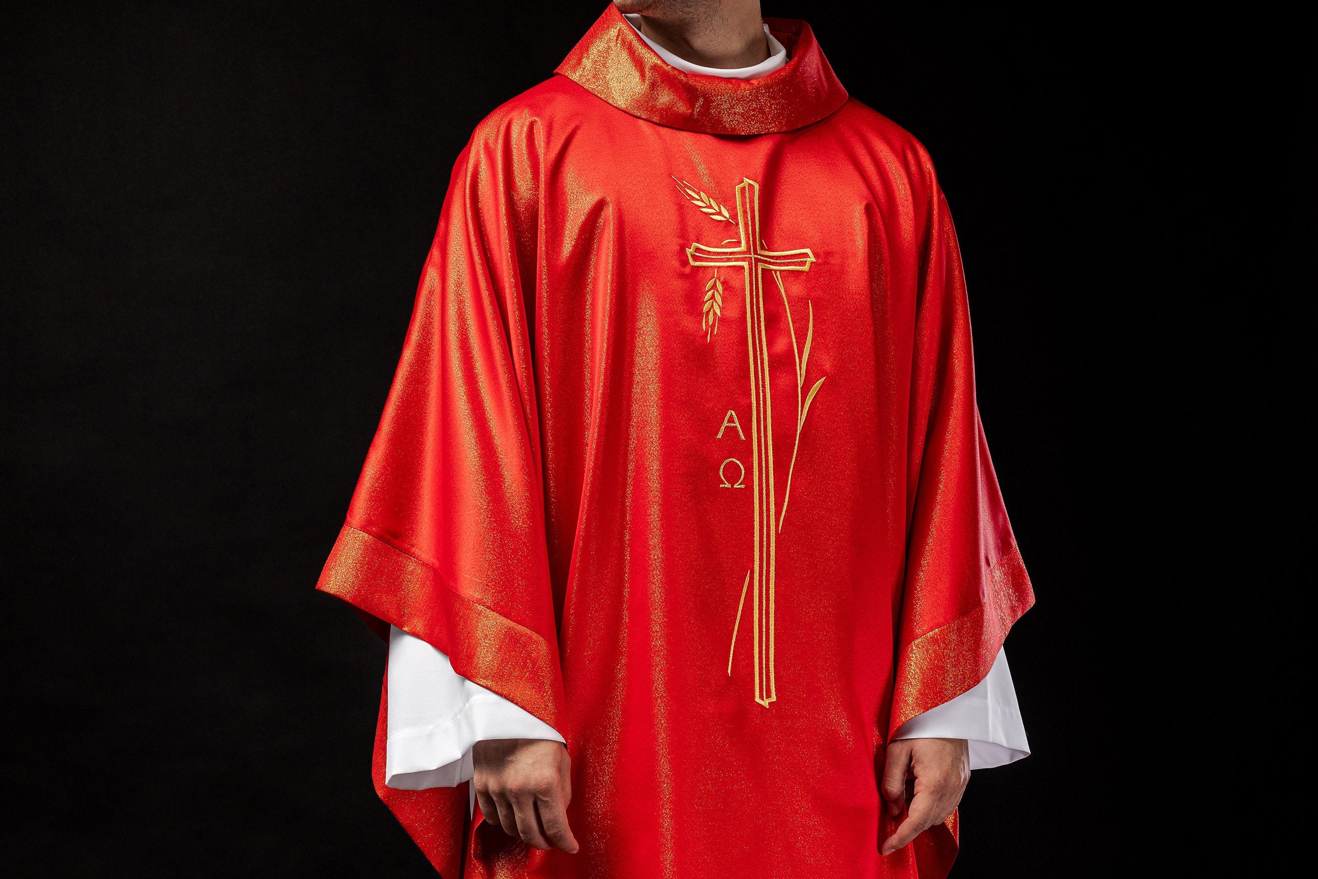 ¿Puede un sacerdote tener su propio ornamento, independiente de la parroquia?