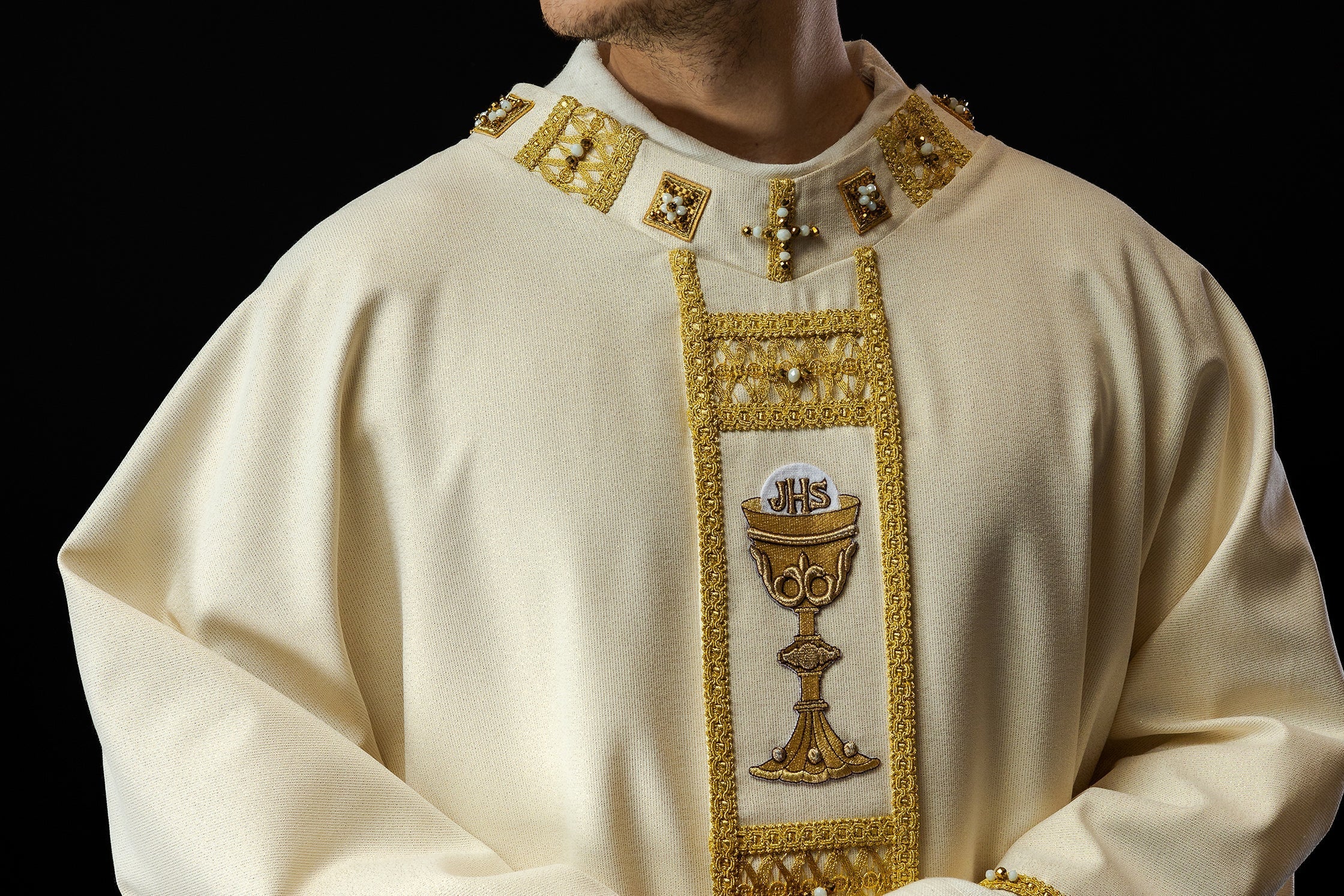 ¿Estolas bordadas a mano vs. a máquina: qué elegir? - CASULLAS.ES