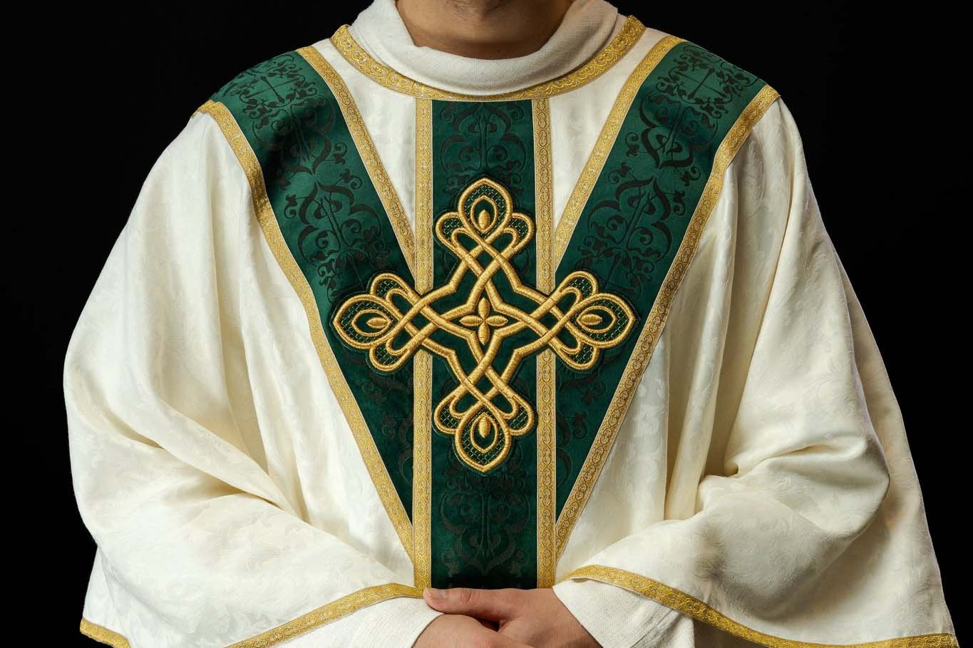 ¿Se pueden combinar la tradición y el diseño en las casullas modernas?