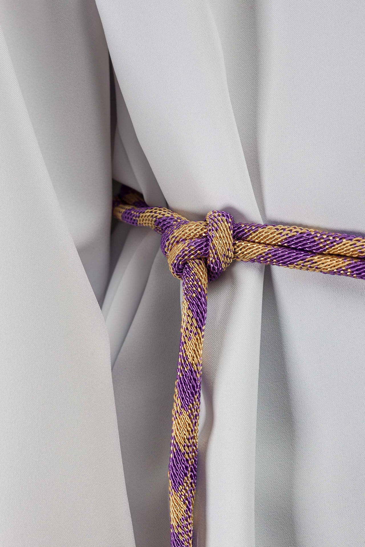 Cíngulo litúrgico morado y dorado premium