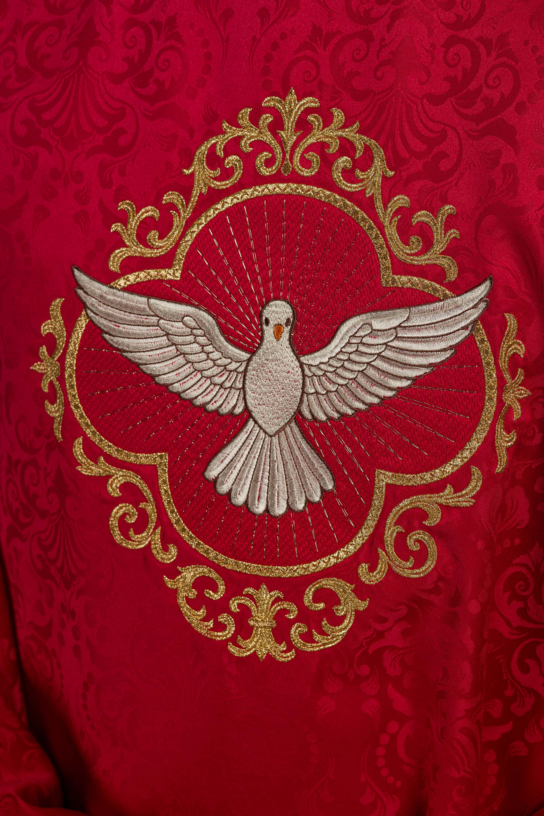 Casulla bordada con el Espíritu Santo en tela jacquard