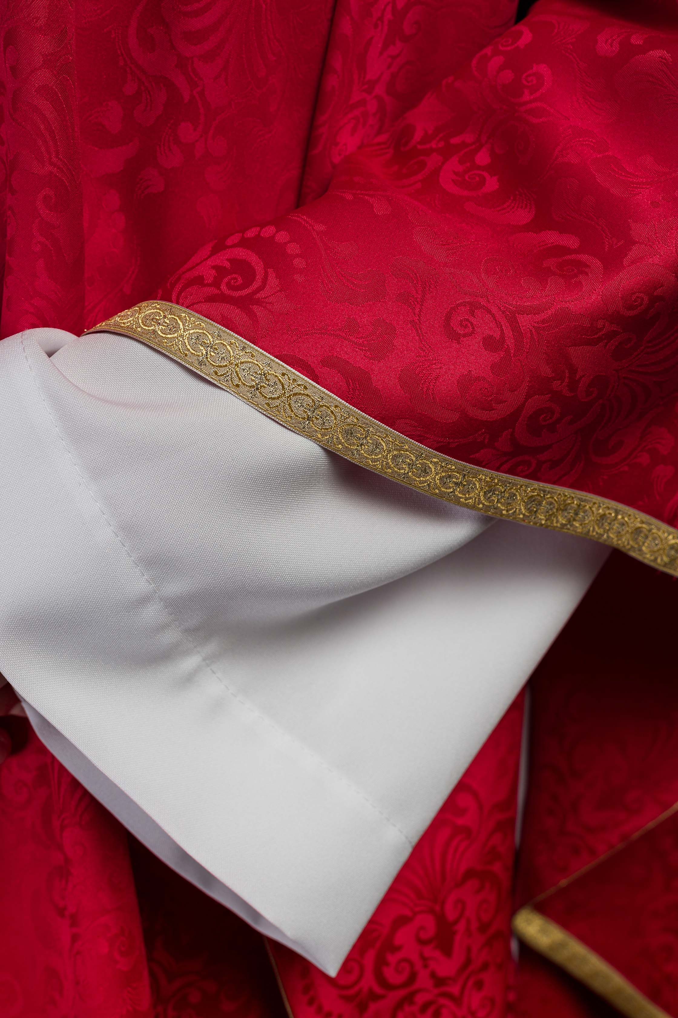 Casulla bordada con el Espíritu Santo en tela jacquard