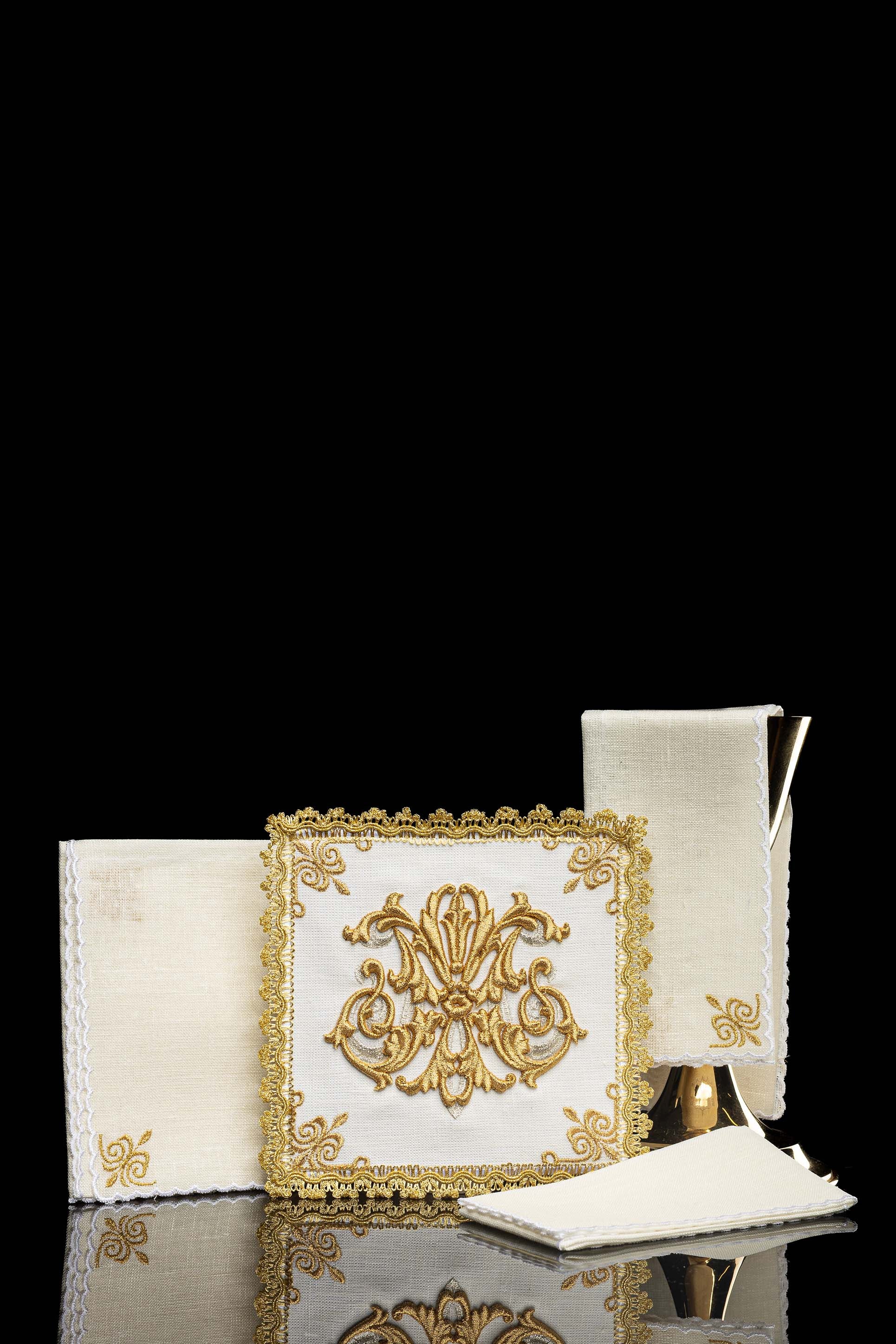 Servicio de altar bordado con símbolo Mariano