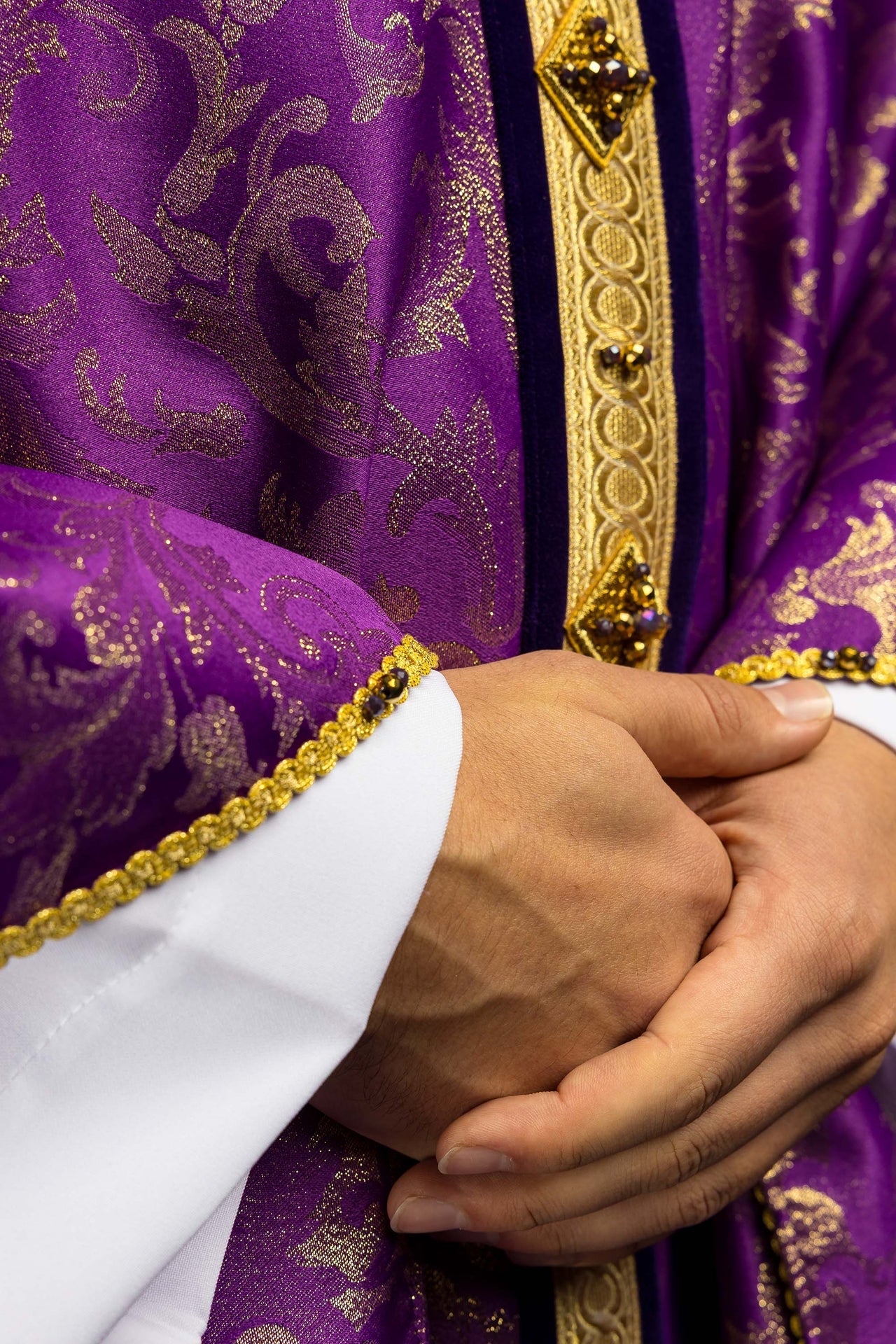 Casulla hecha a mano con piedras naturales — Handmade 7003