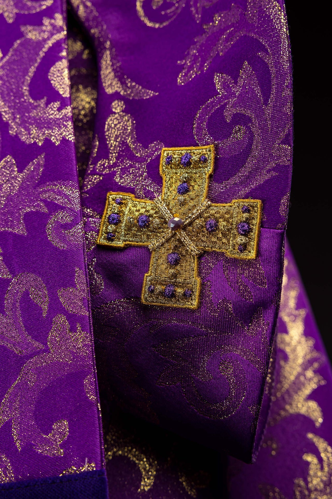 Casulla hecha a mano con piedras naturales — Handmade 7003