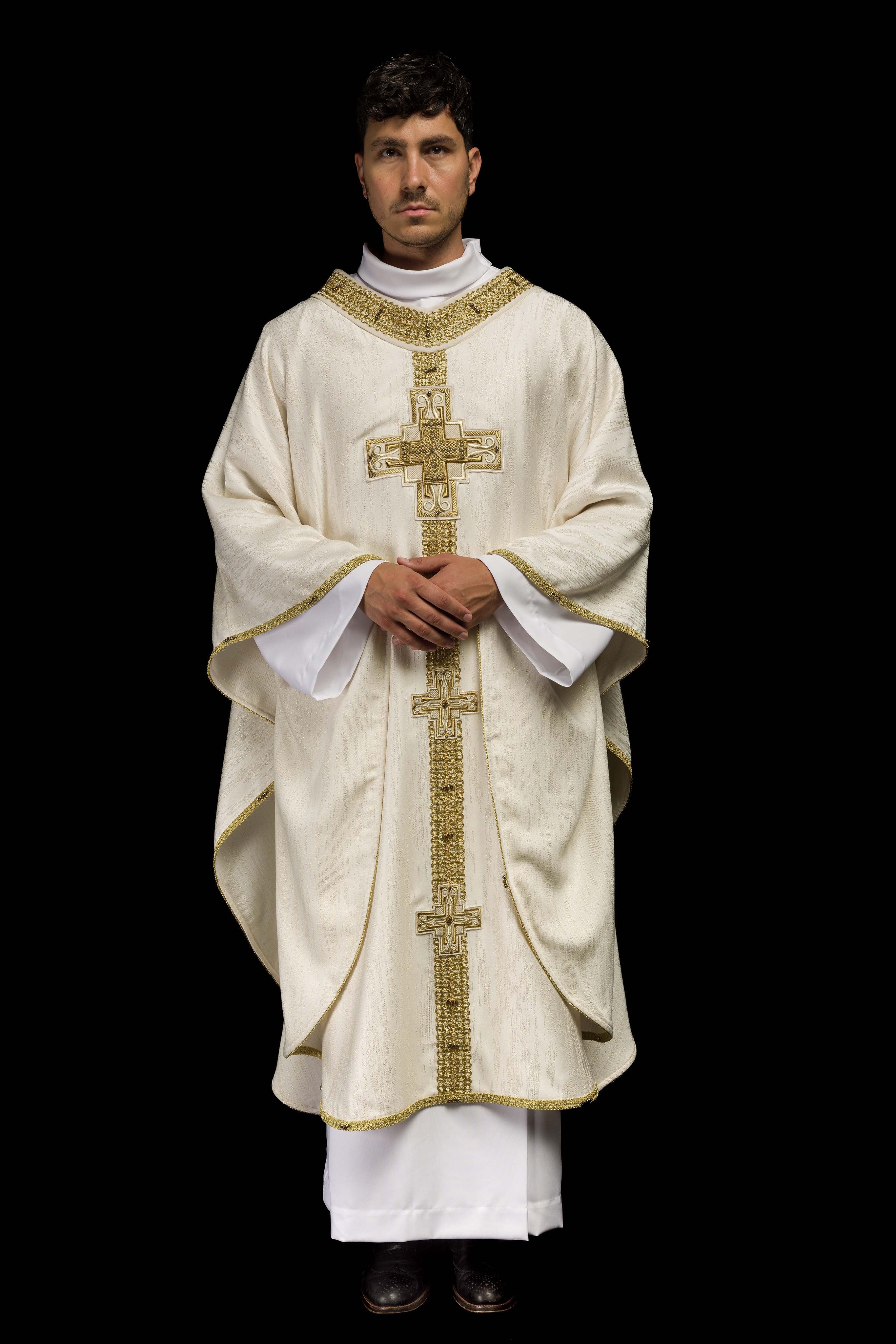 Casulla hecha a mano con piedras naturales Handmade 7015 color ecru