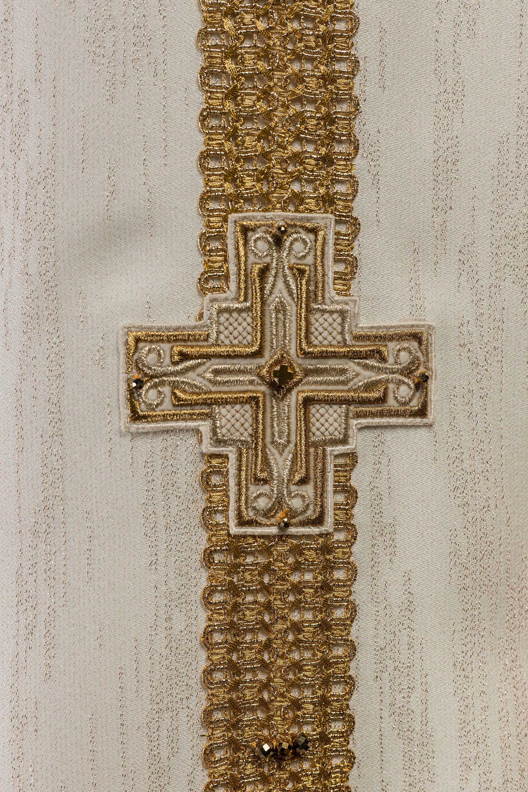 Casulla hecha a mano con piedras naturales Handmade 7015 color ecru