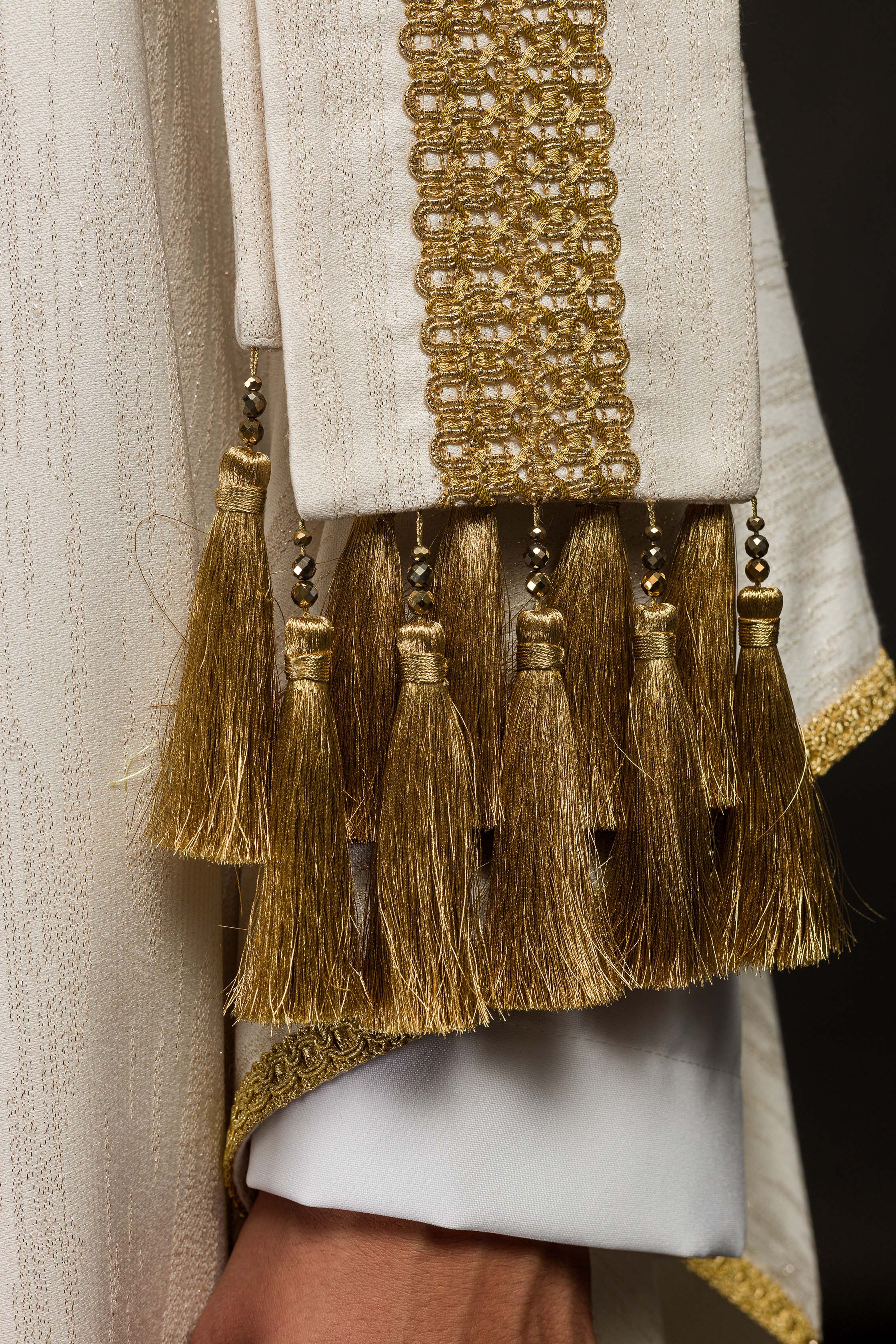 Casulla hecha a mano con piedras naturales Handmade 7015 color ecru