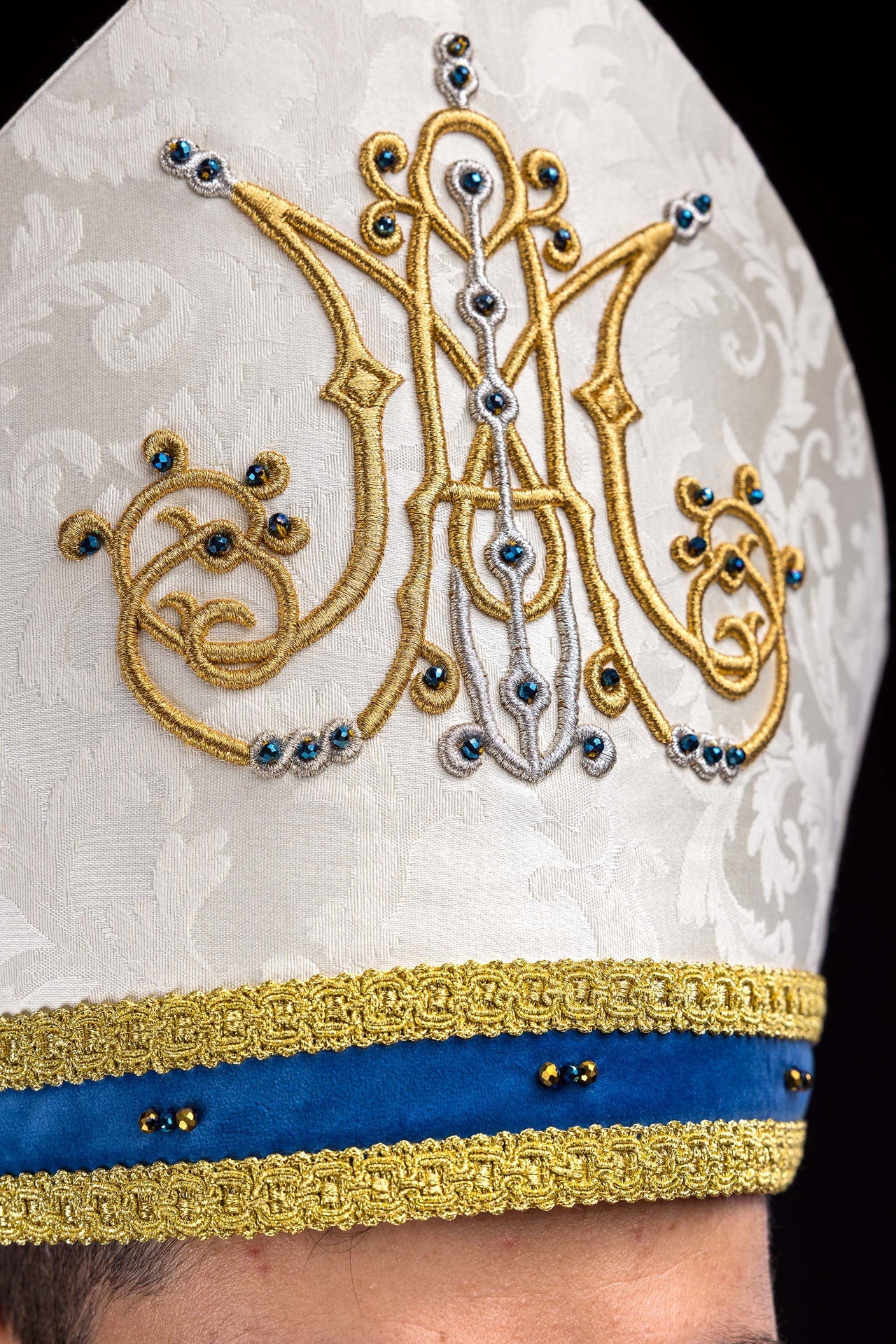 Mitra mariana hecha a mano con piedras naturales Handmade 9006