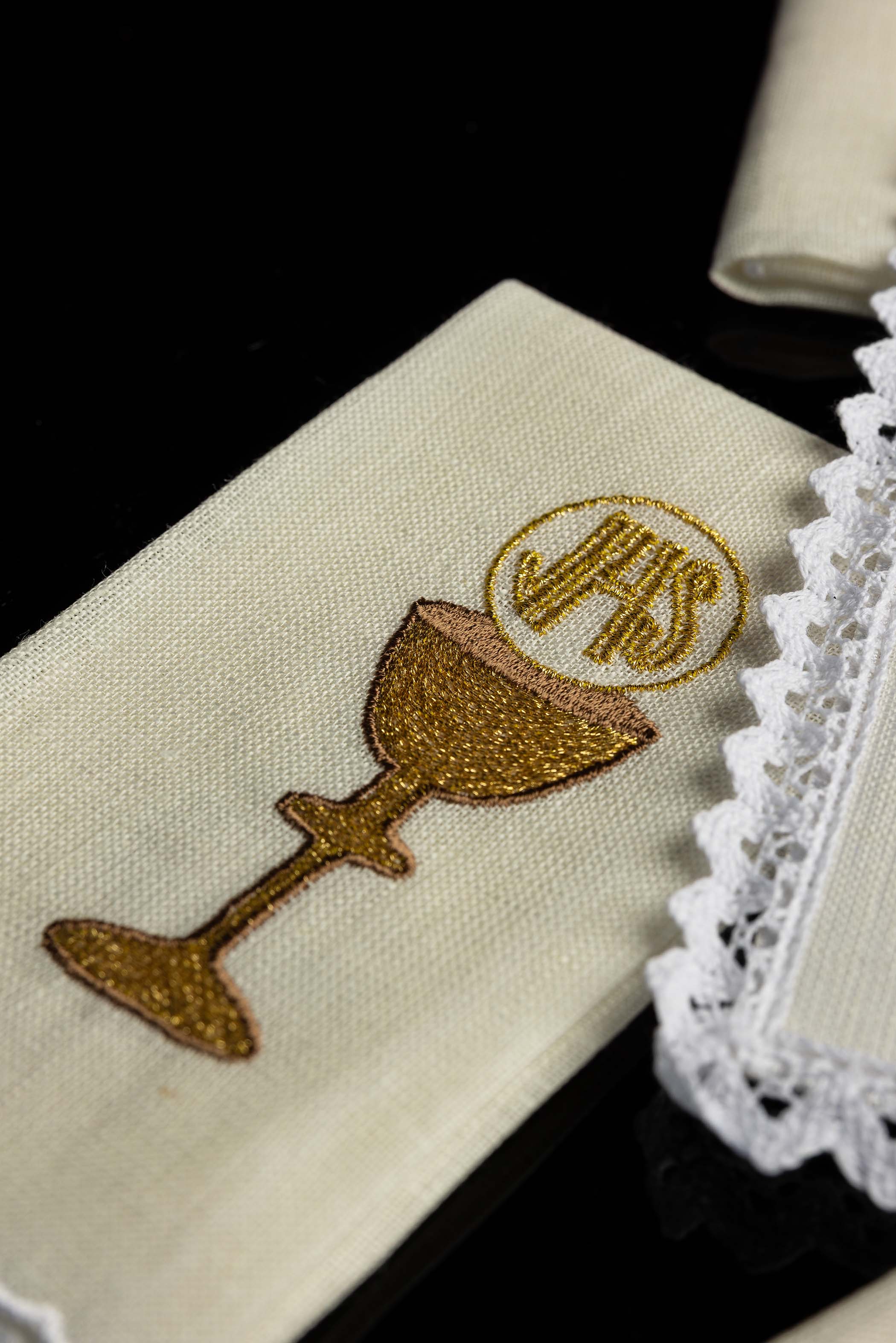 Juego de altar lino con bordado Cáliz
