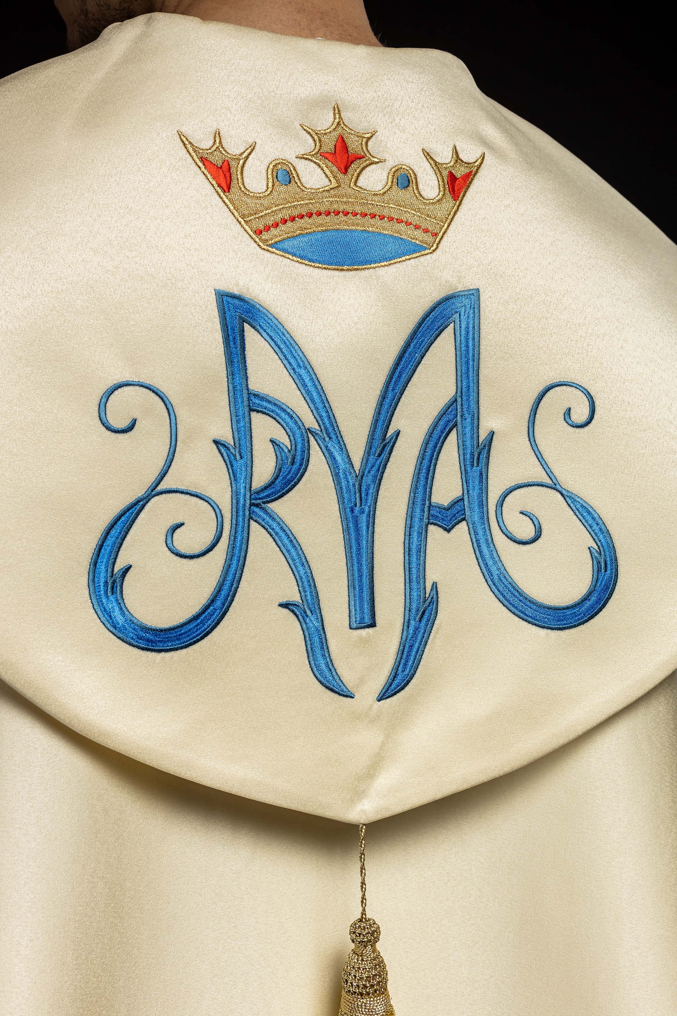 Capa pluvial bordada mariana ecru