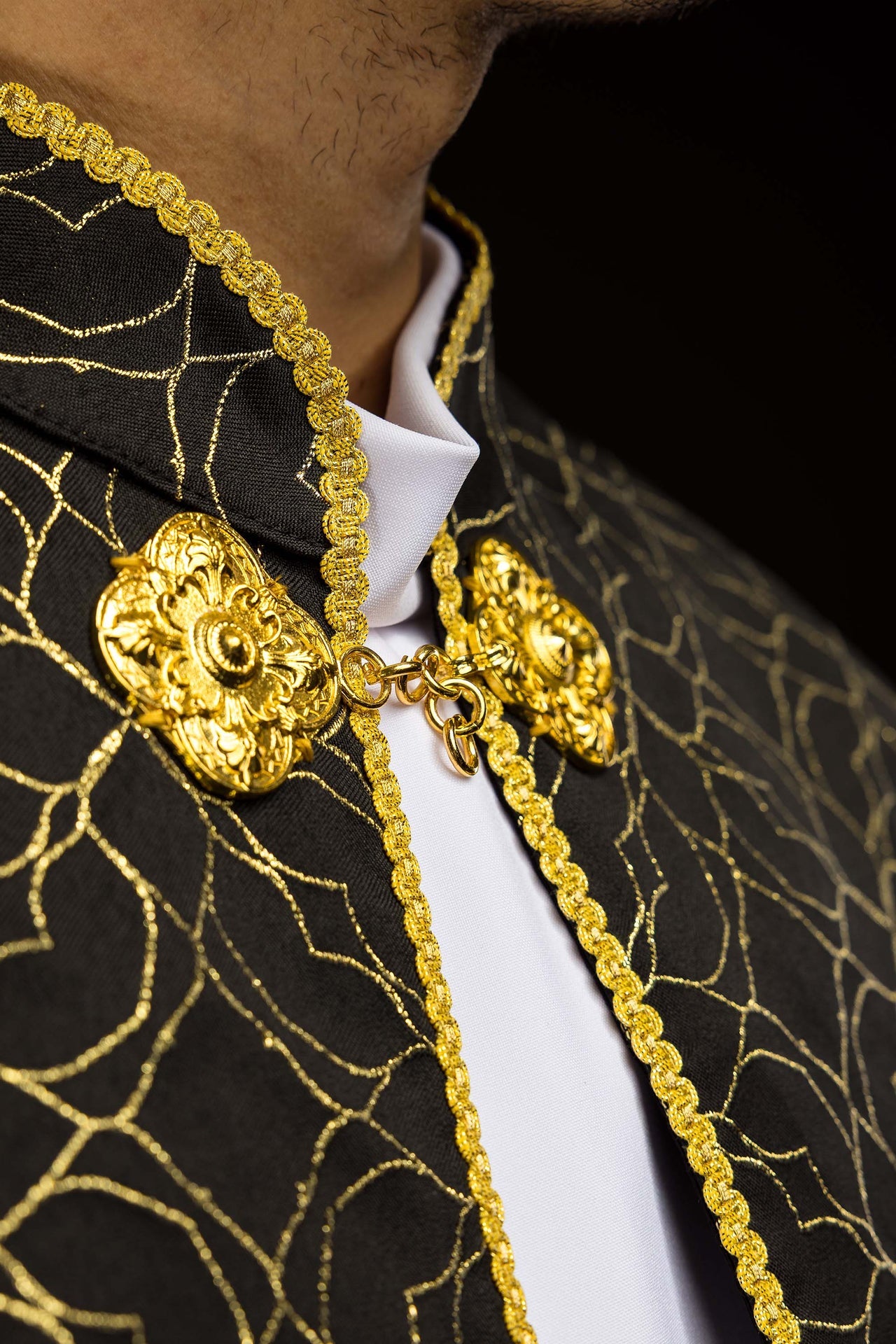 Capa pluvial bordada decorada con tejido jacquard negro