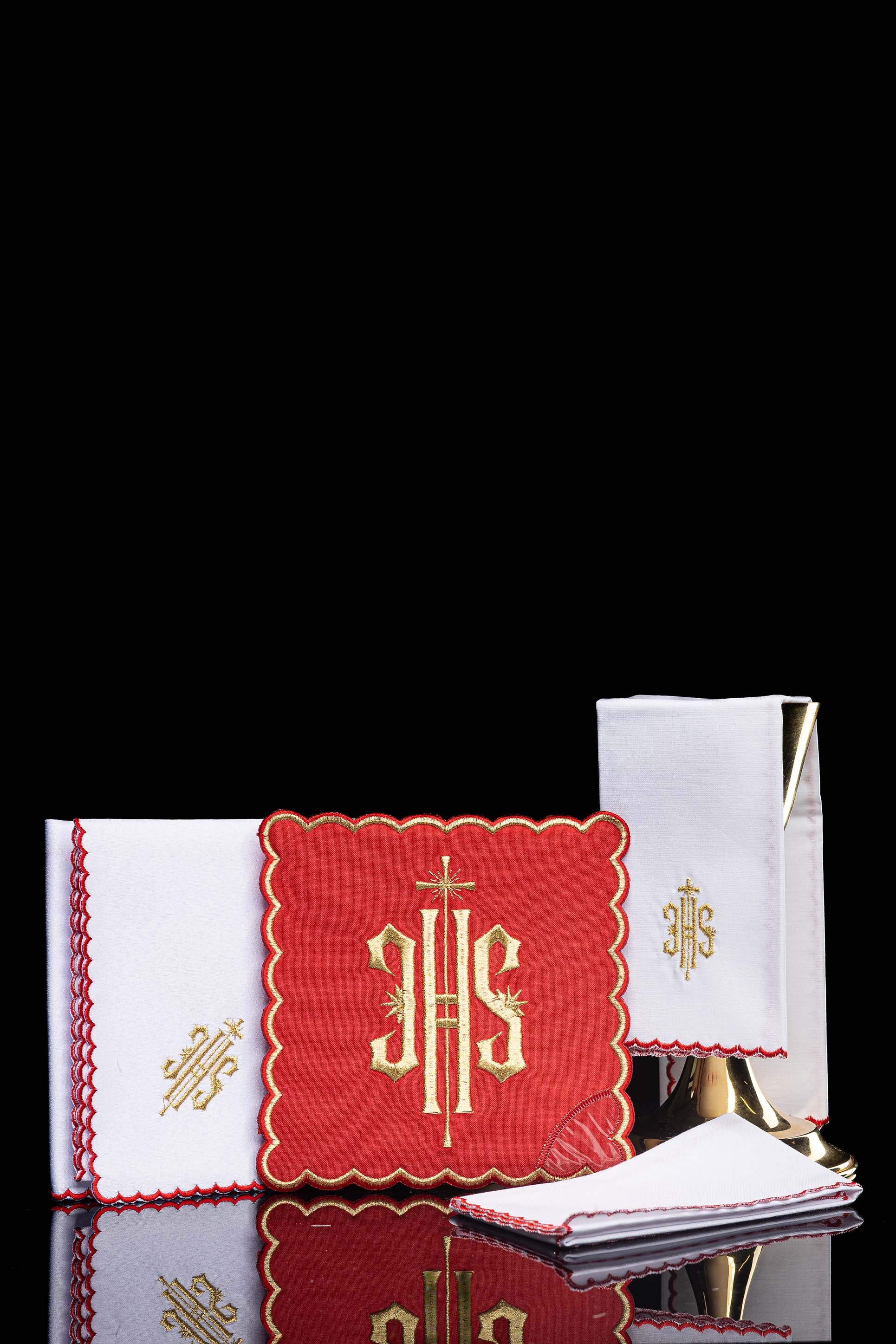 Servicio de altar con bordado IHS rojo