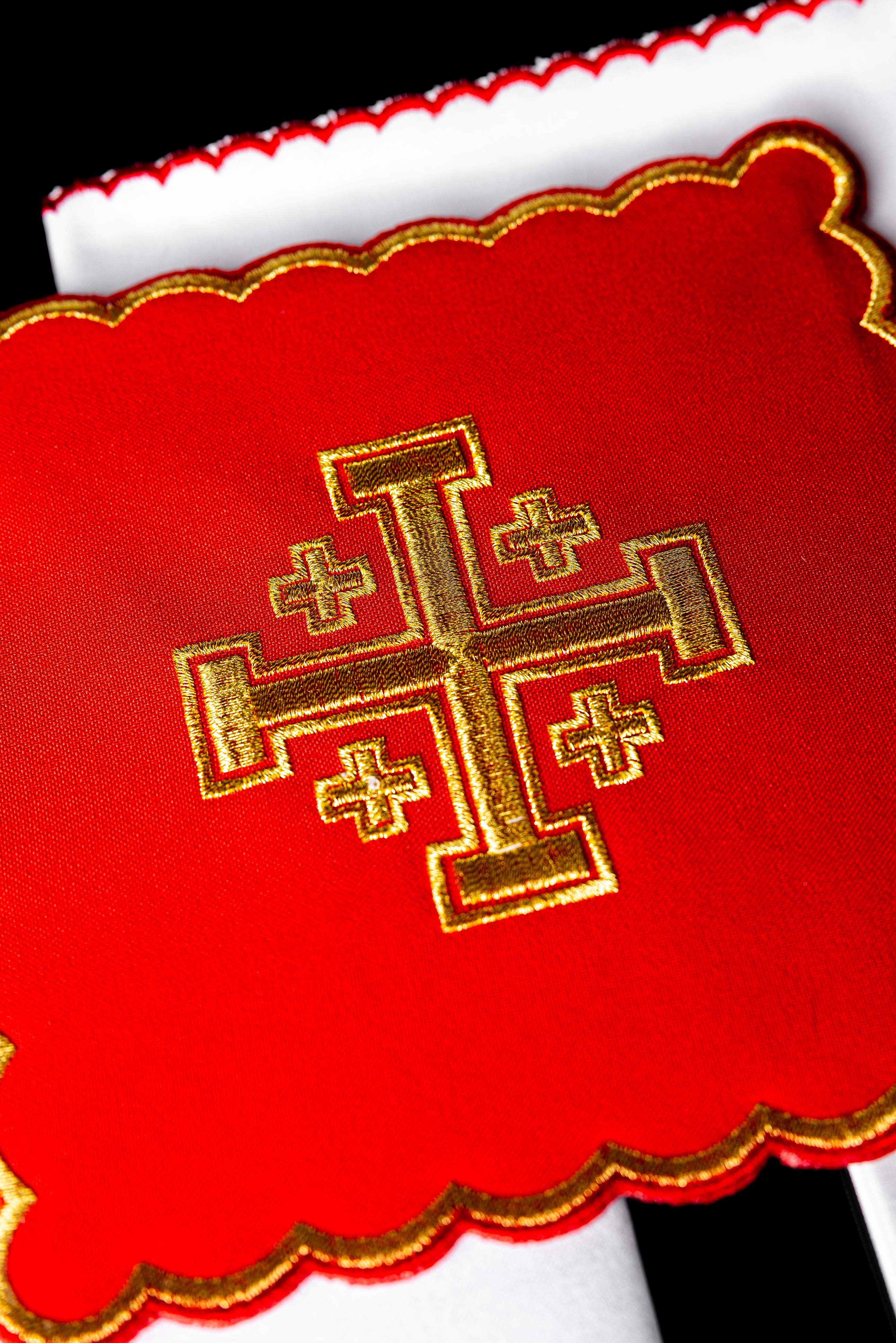 Servicio de altar Cruz de Jerusalén bordada Rojo