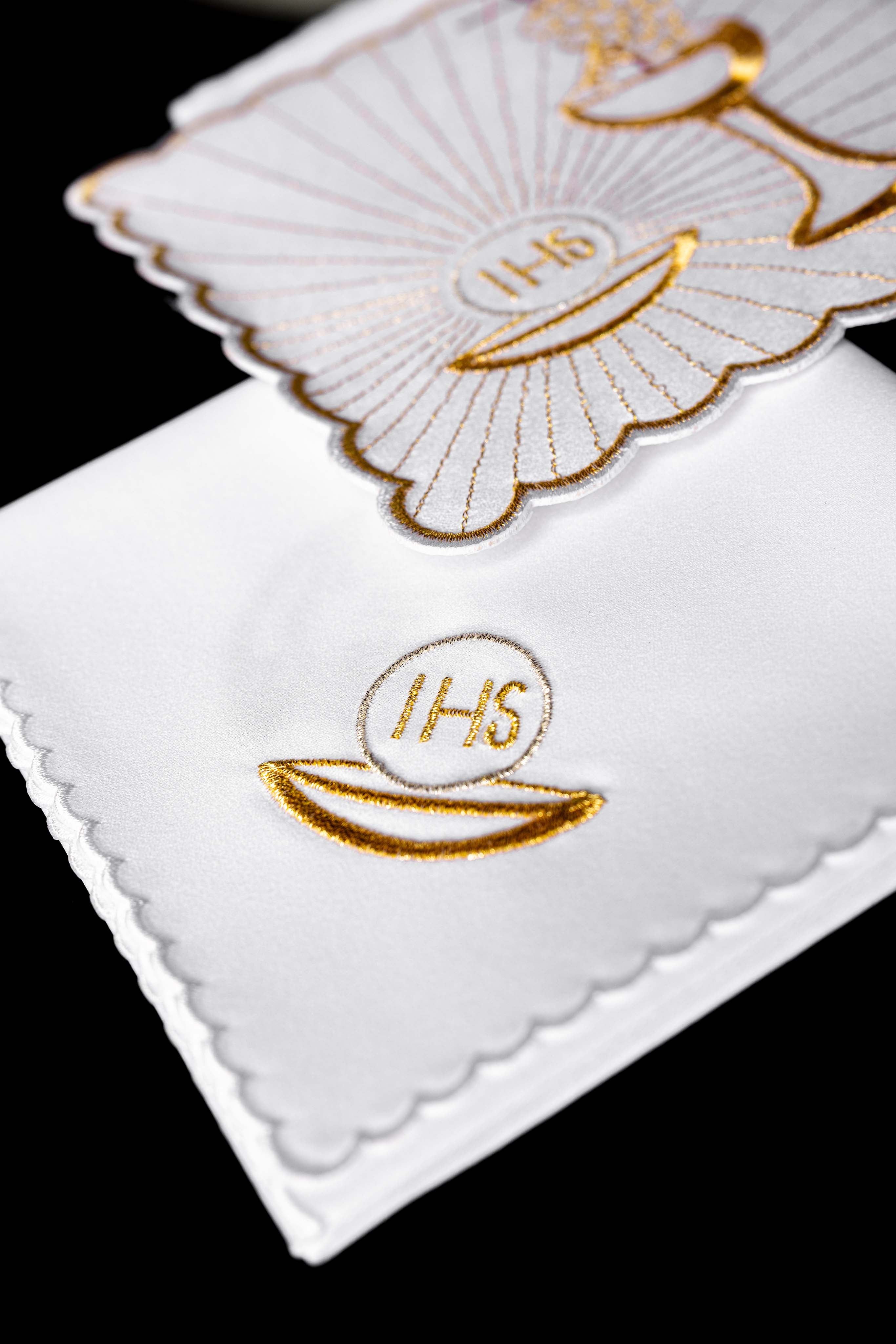 Servicio de altar con bordado eucaristico