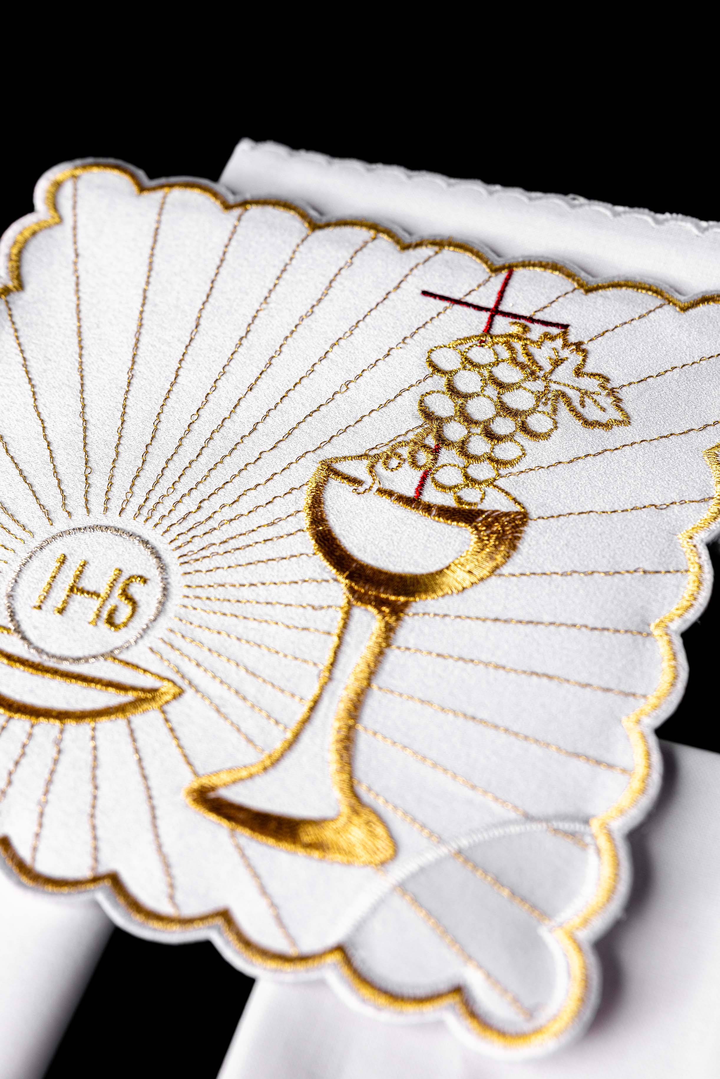 Servicio de altar con bordado eucaristico