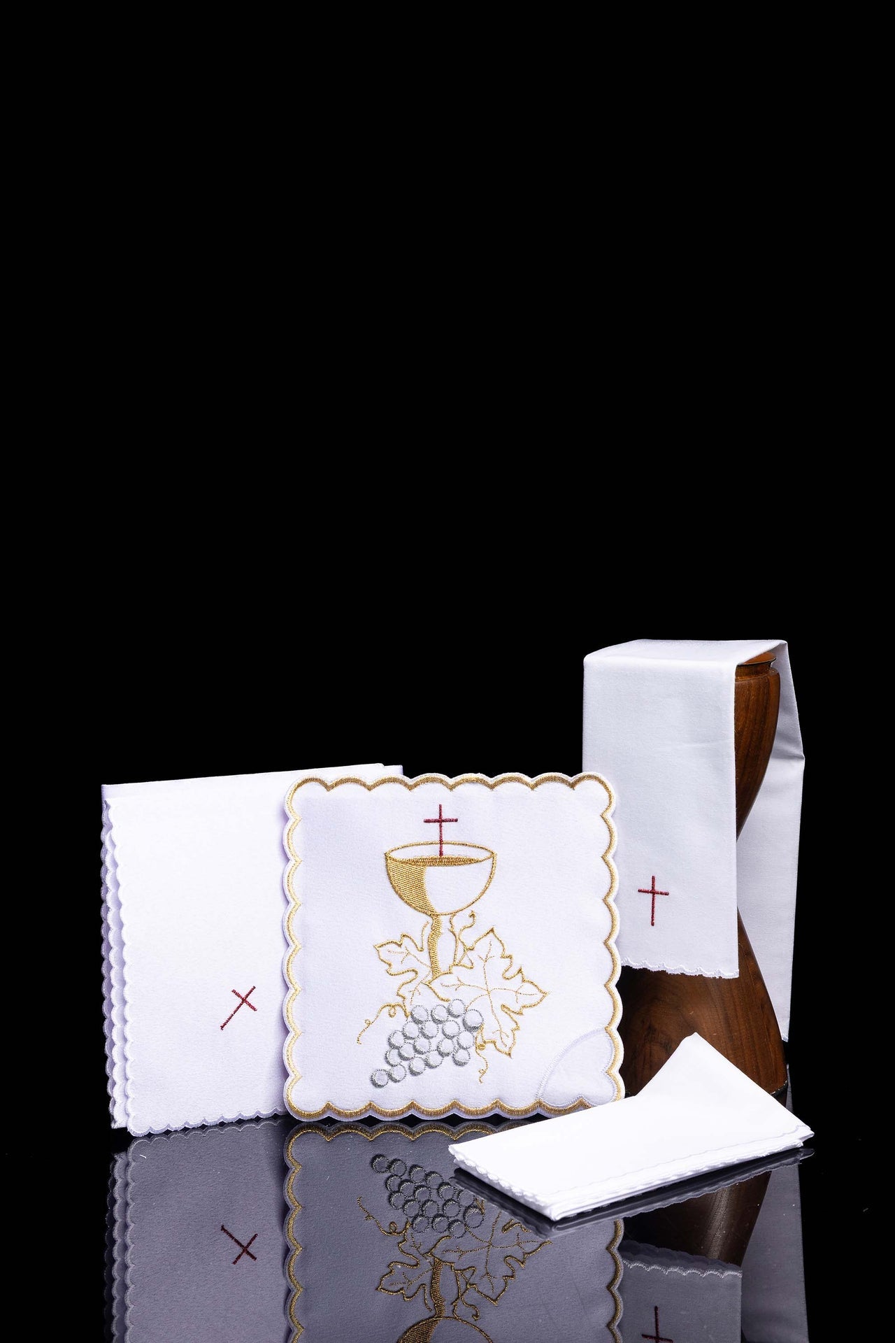 Bielizna kielichowa haftowana z symbolem kielicha i winogrona - ORNATY.PL