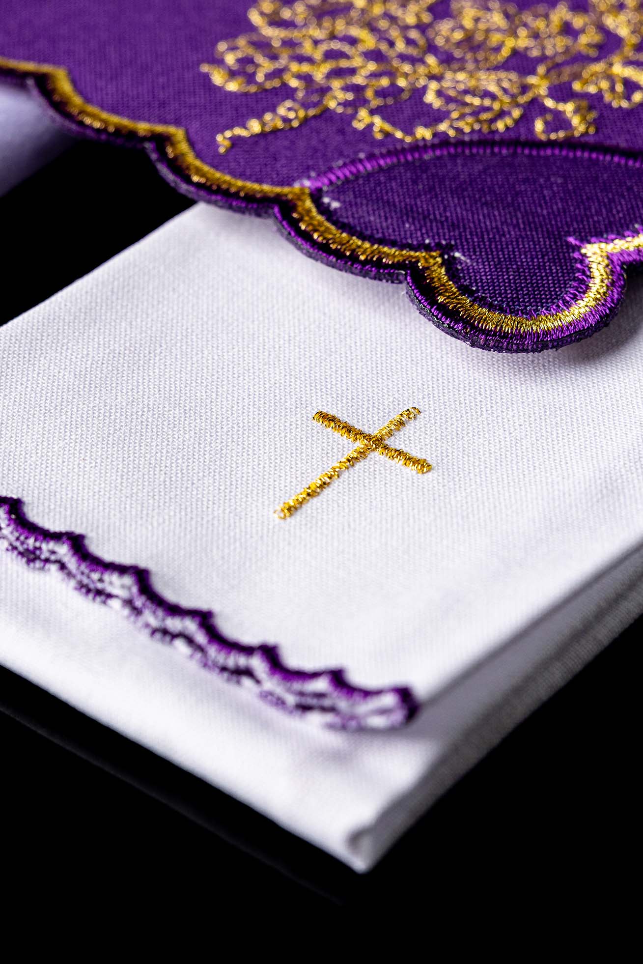 Servicio de altar morado con bordado IHS