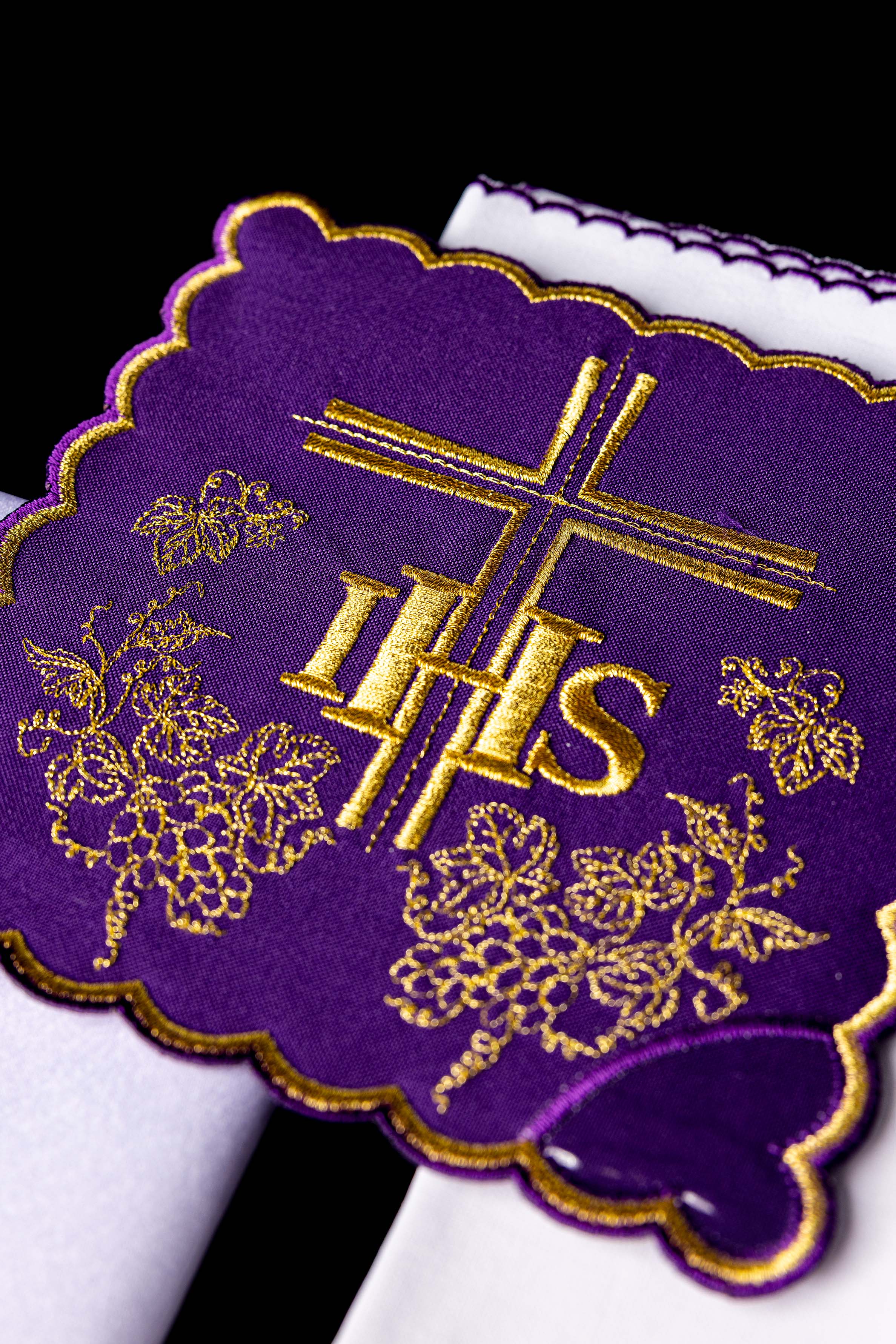 Servicio de altar morado con bordado IHS