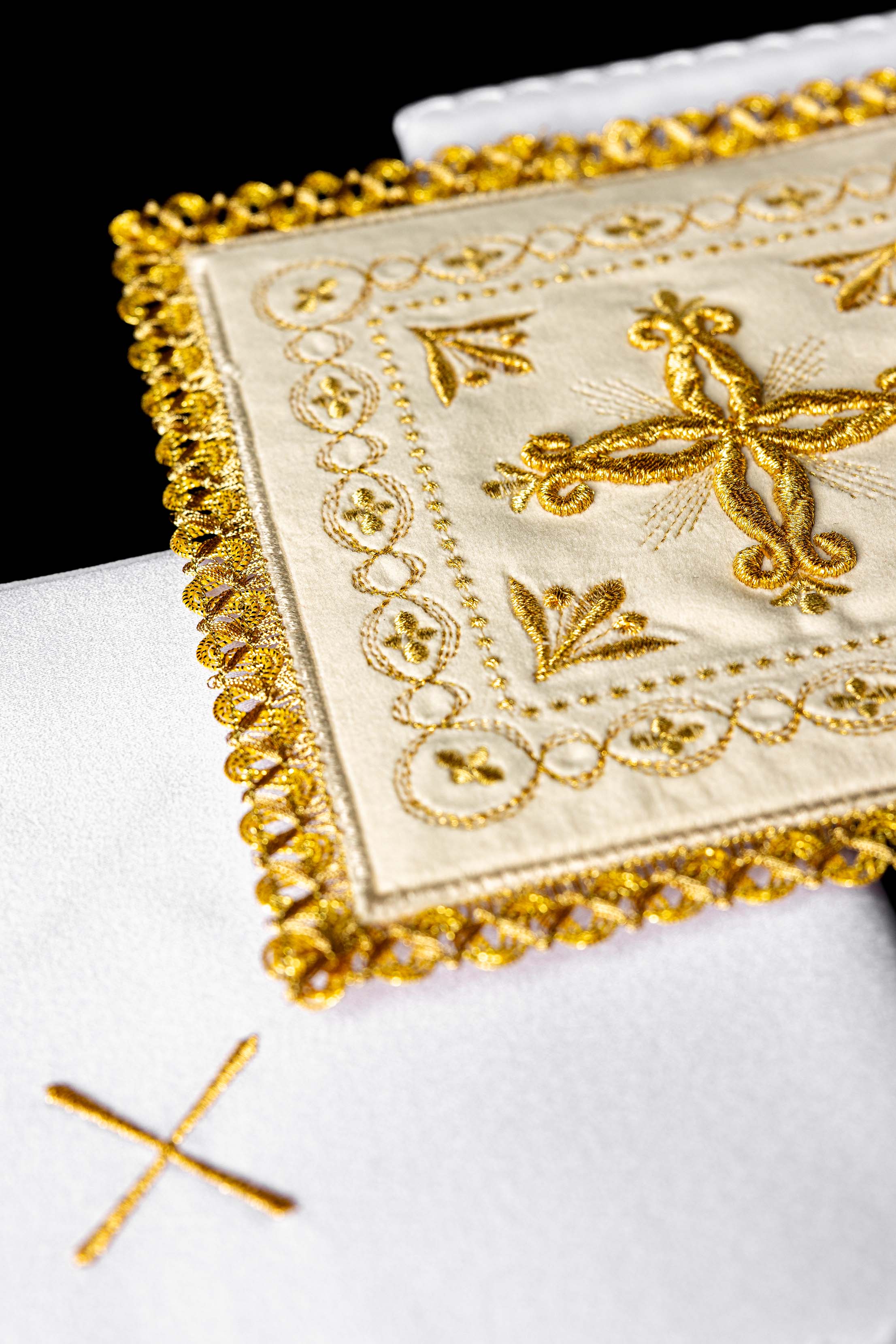 Juego de altar terciopelo bordado marfil