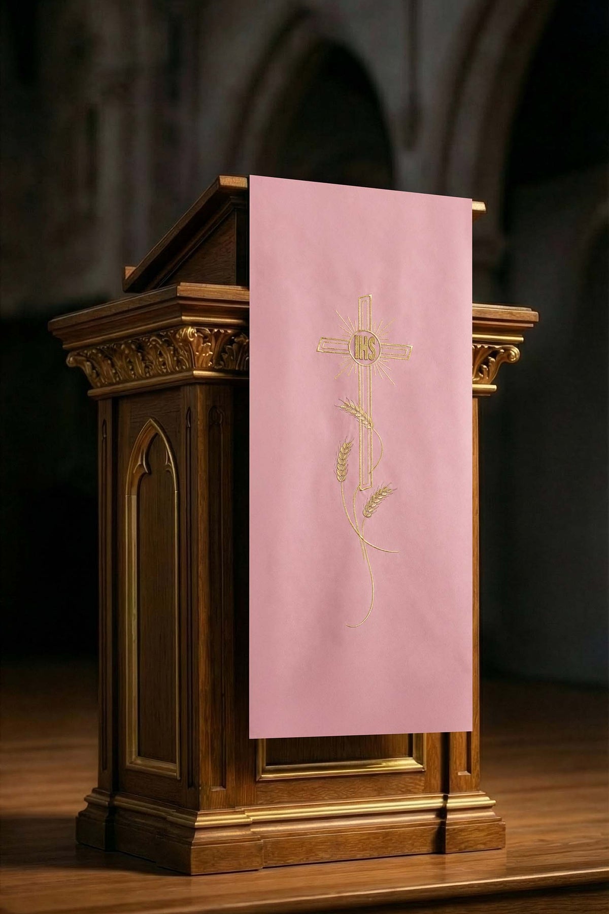 Paño para ambón rosa con bordado de cruz