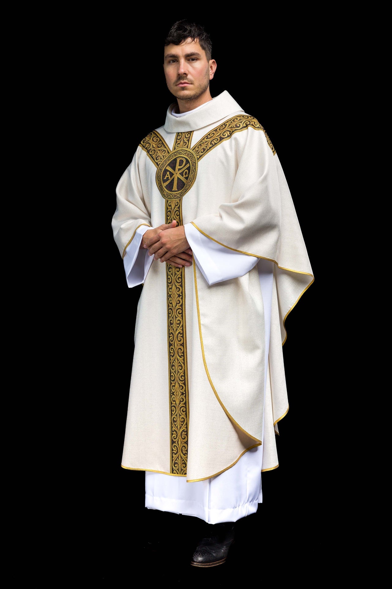 Casulla estampada Pax Ecru con rica decoración dorada