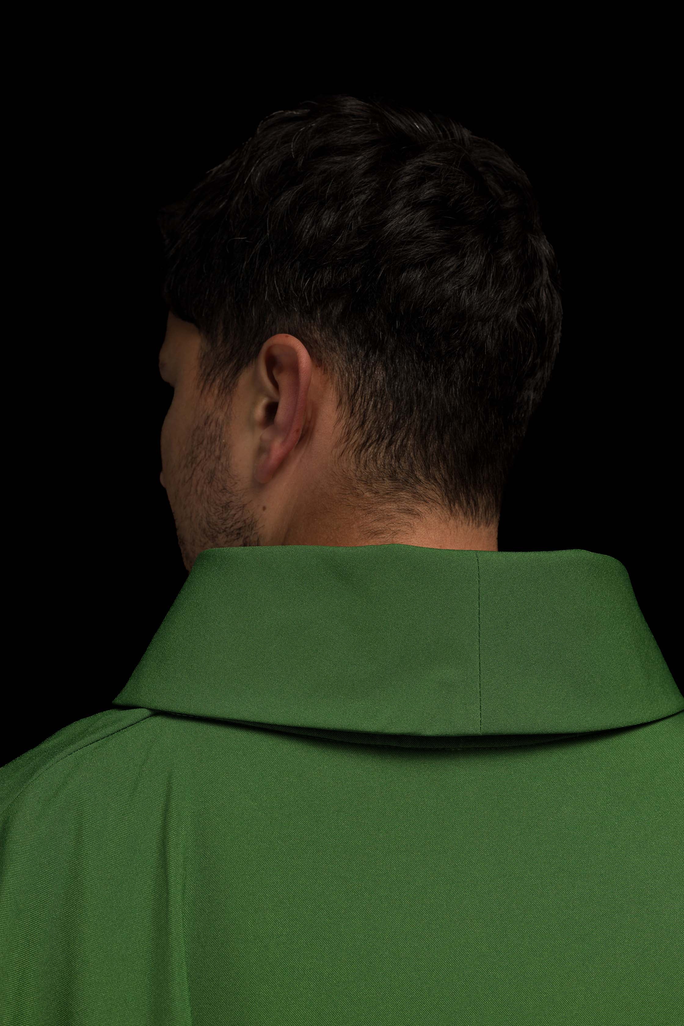 Casulla verde con bordado dorado IHS