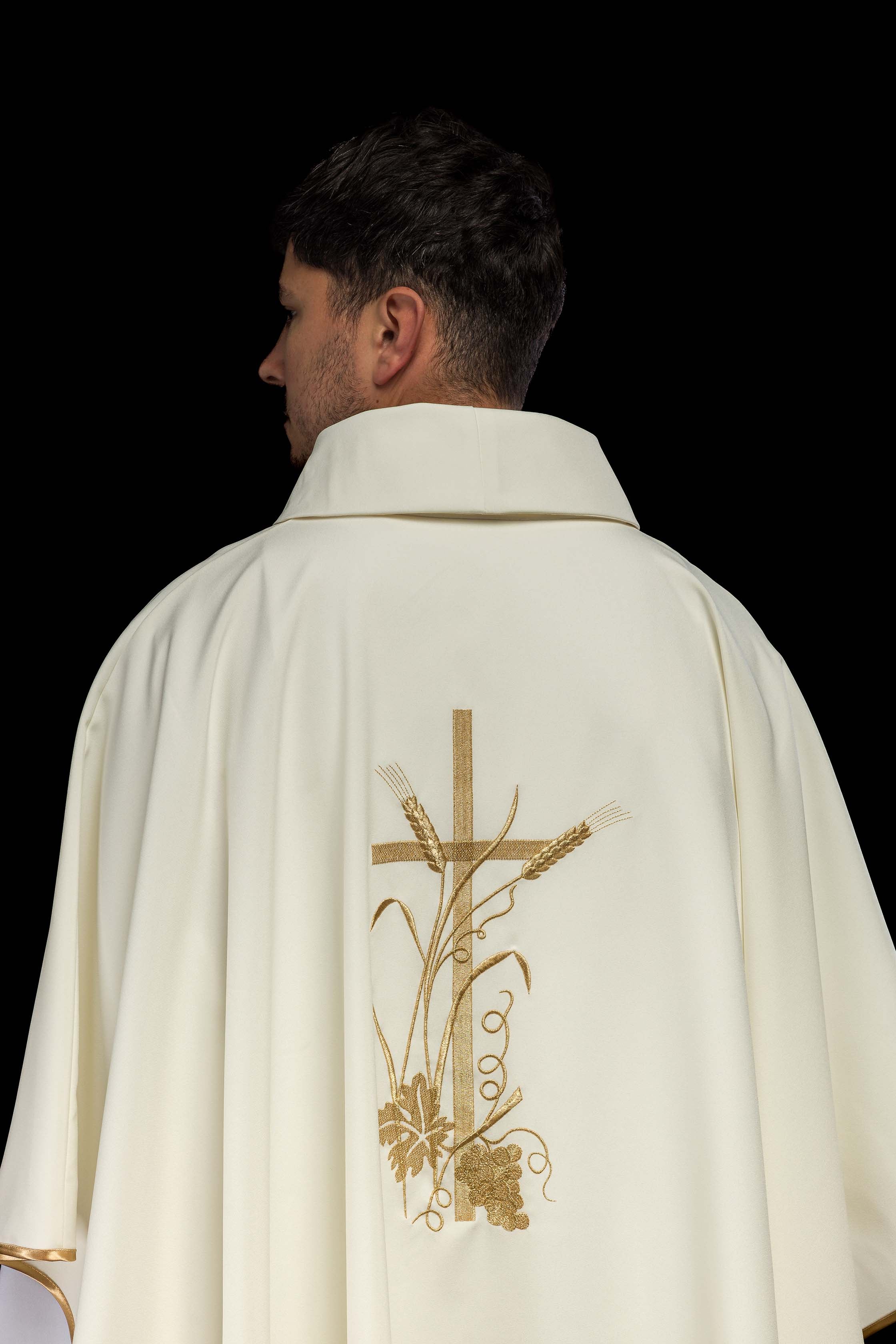 Casulla marfil con bordado dorado Cruz