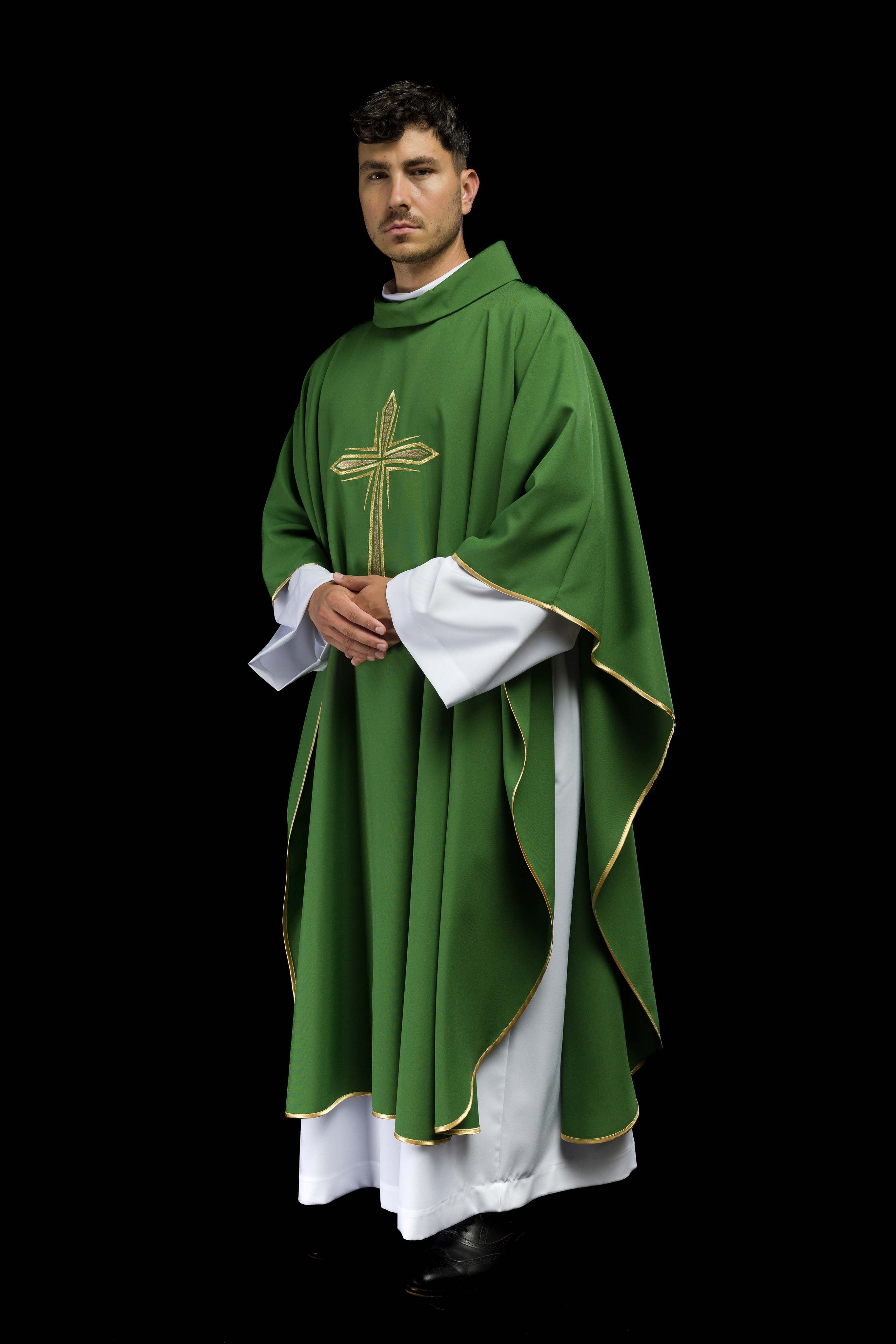 Casulla verde con bordado Cruz