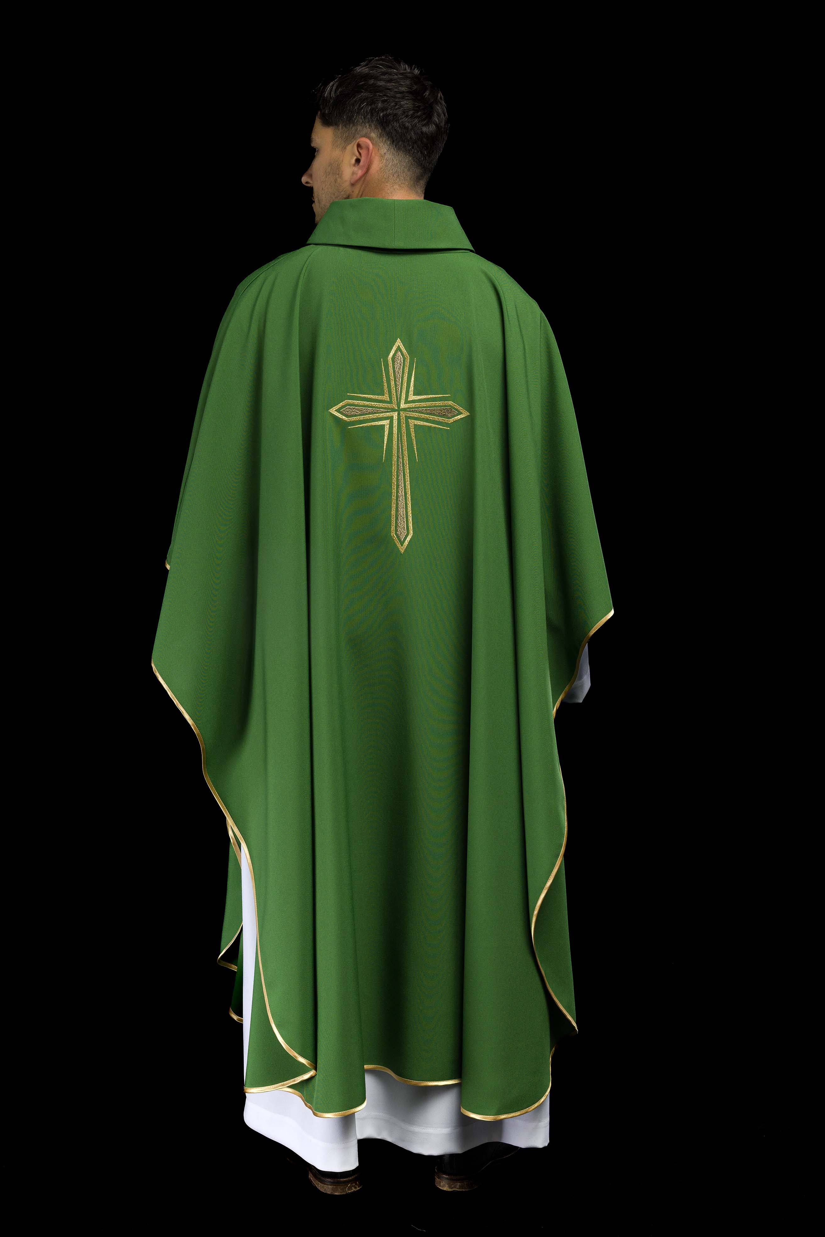 Casulla verde con bordado Cruz