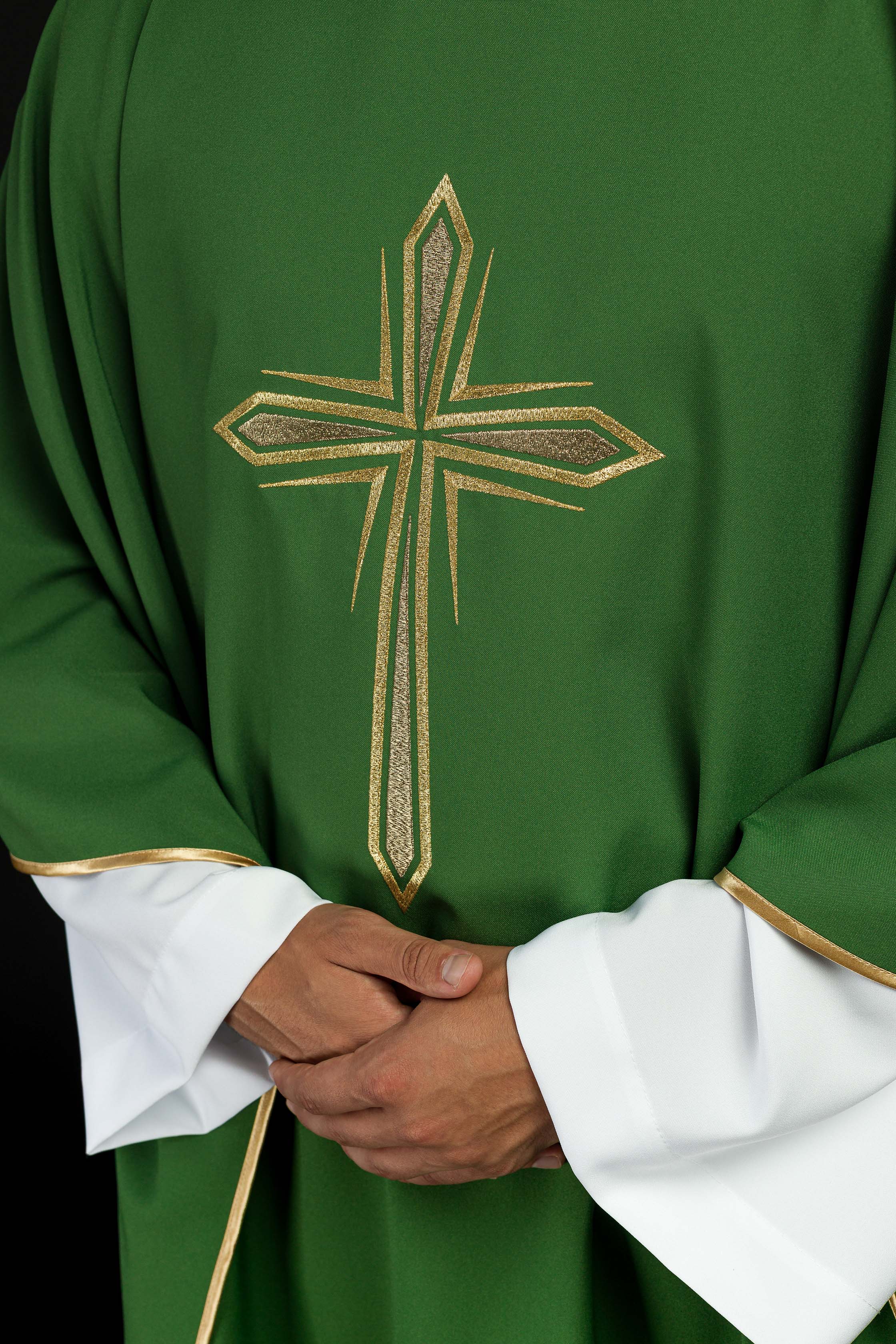 Casulla verde con bordado Cruz