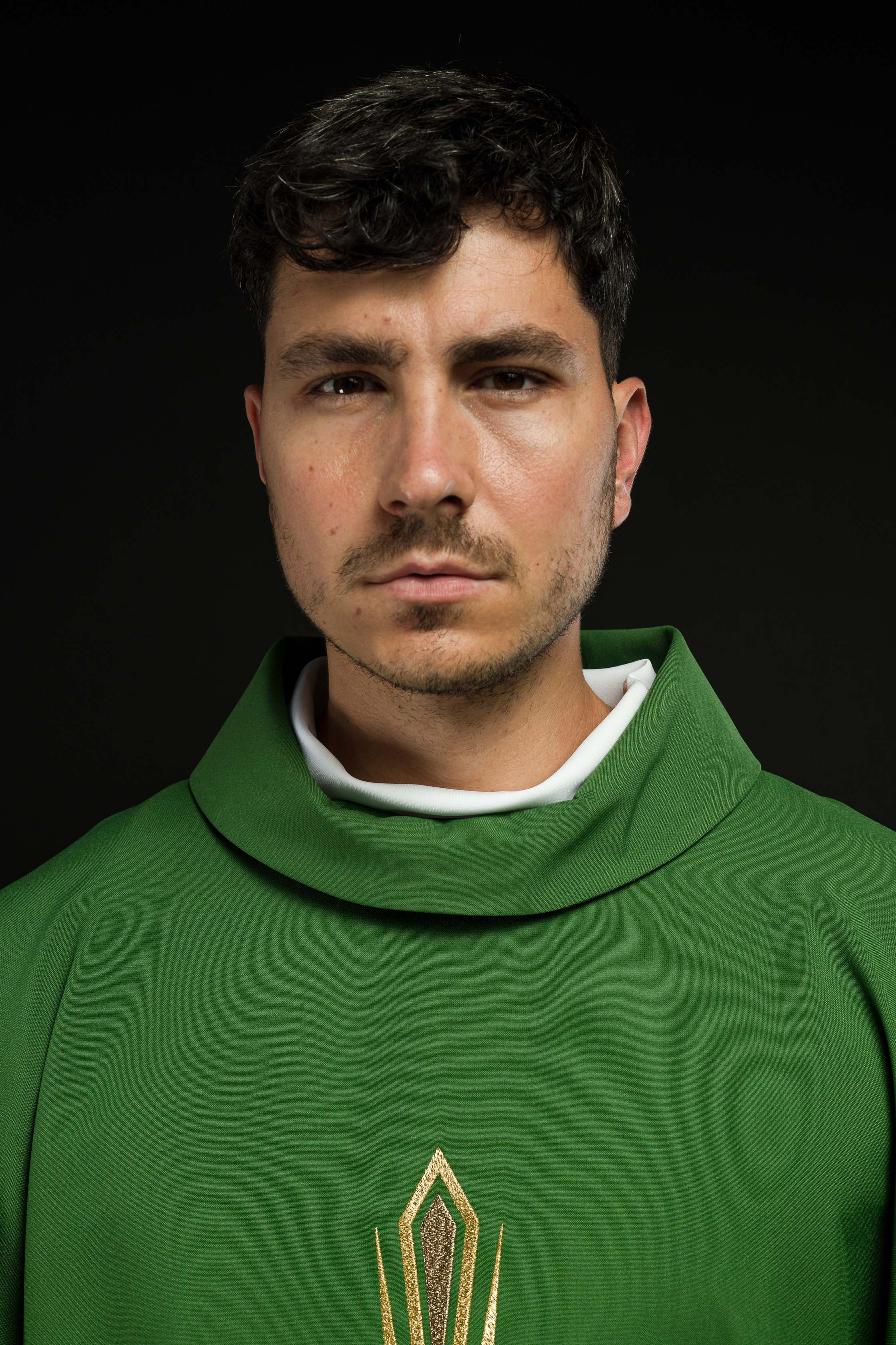 Casulla verde con bordado Cruz