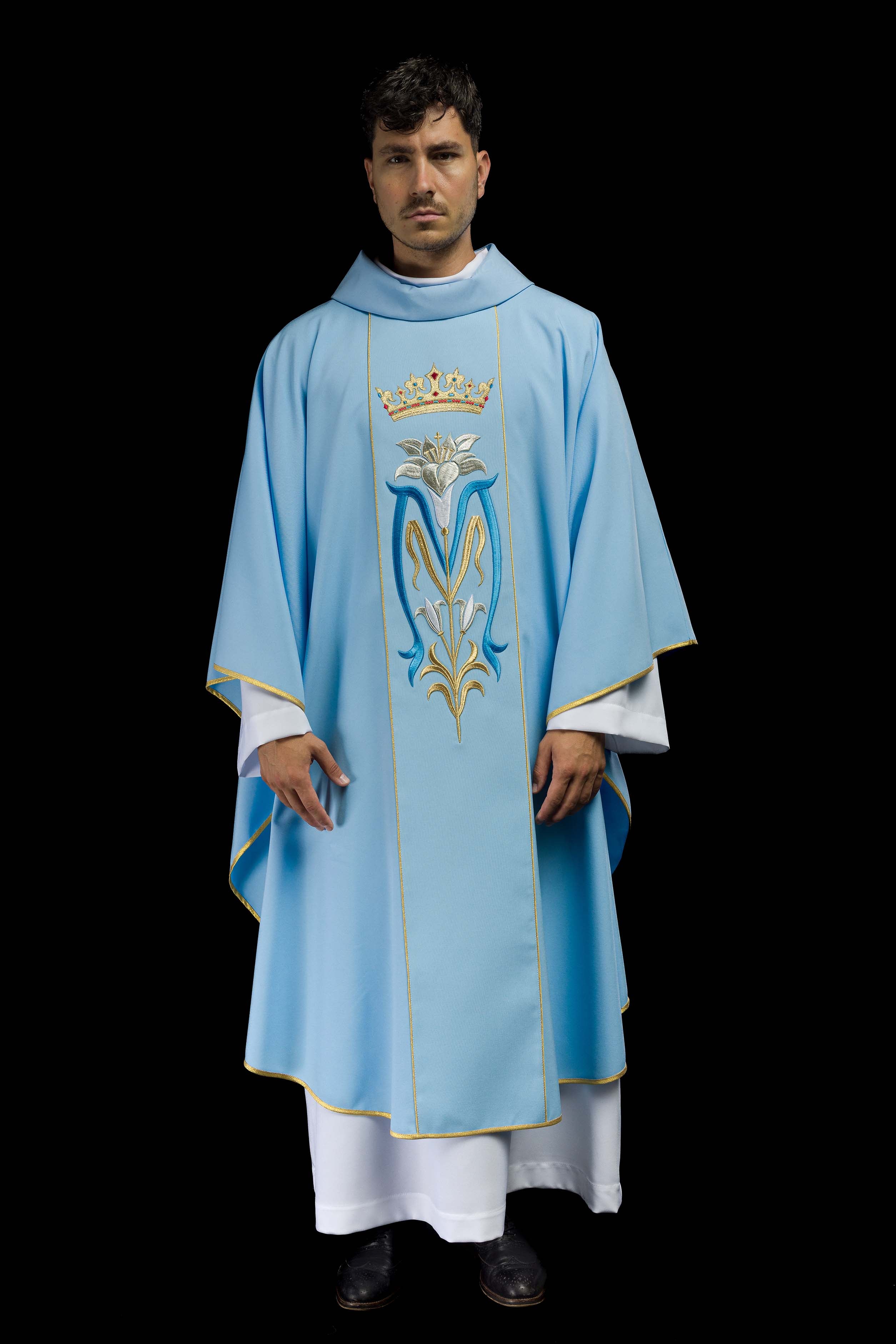Casulla Mariana azul Con bordado Lirio y Corona