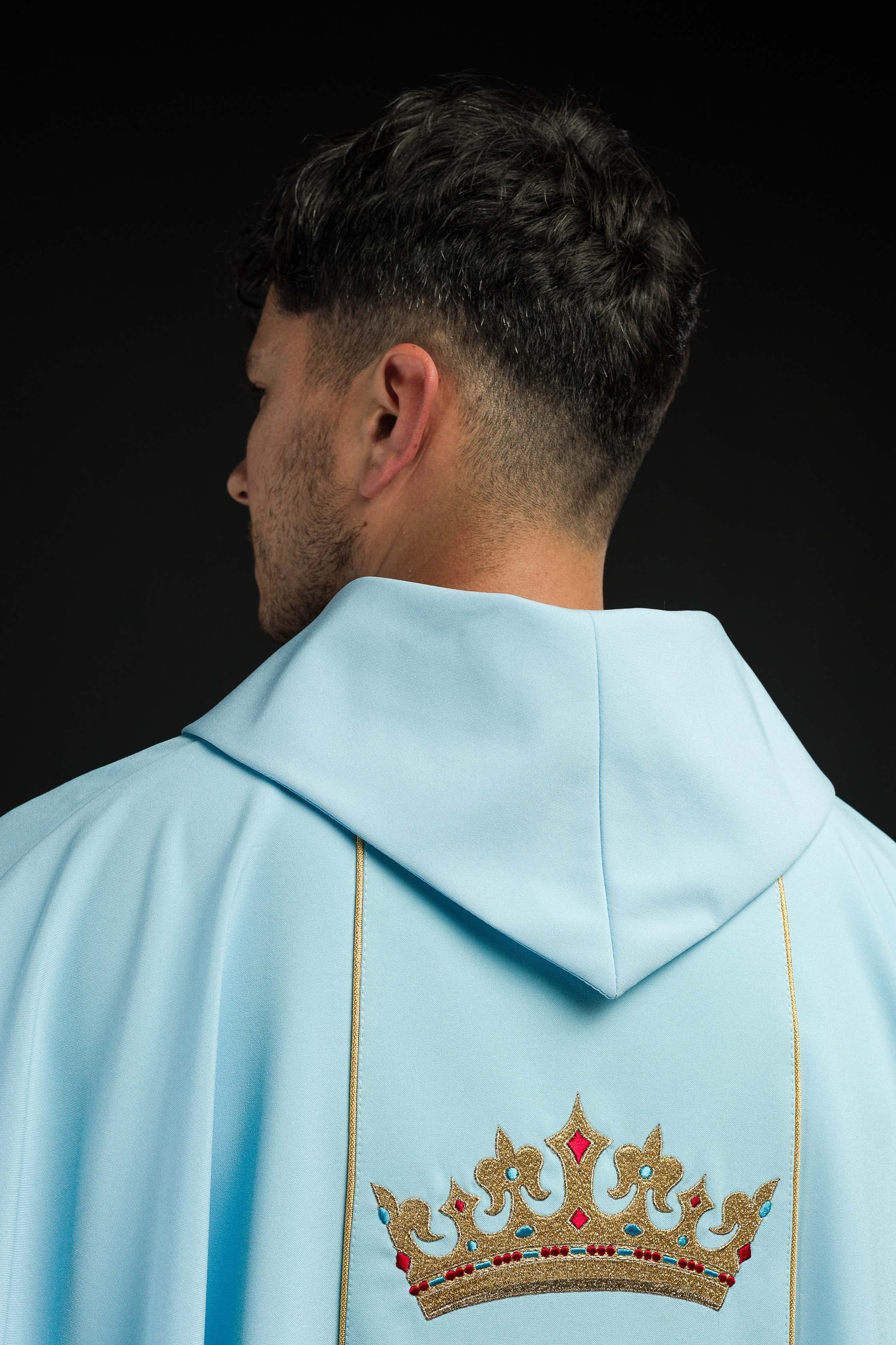 Casulla Mariana azul Con bordado Lirio y Corona