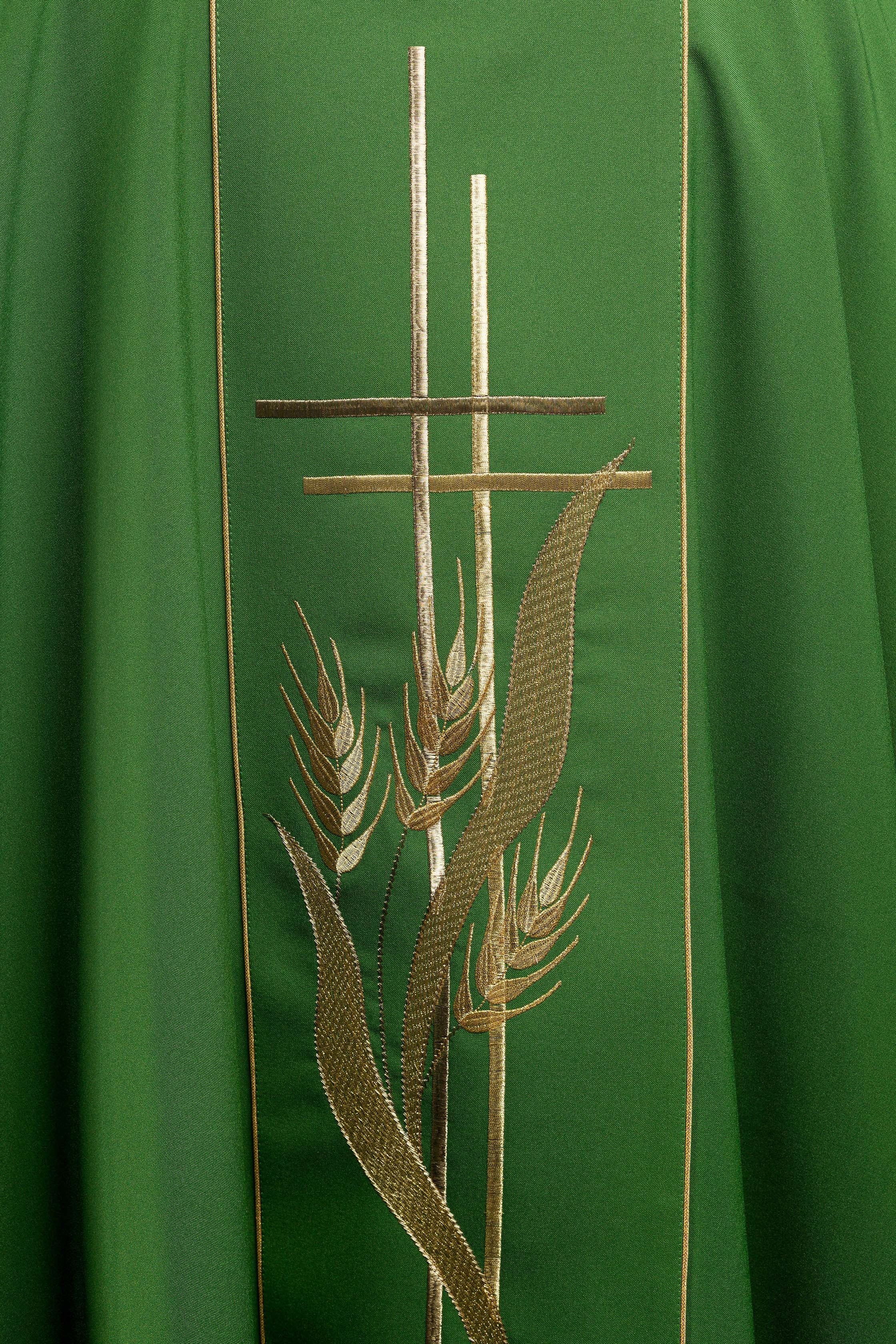 Casulla verde con bordado Cruz y Espigas