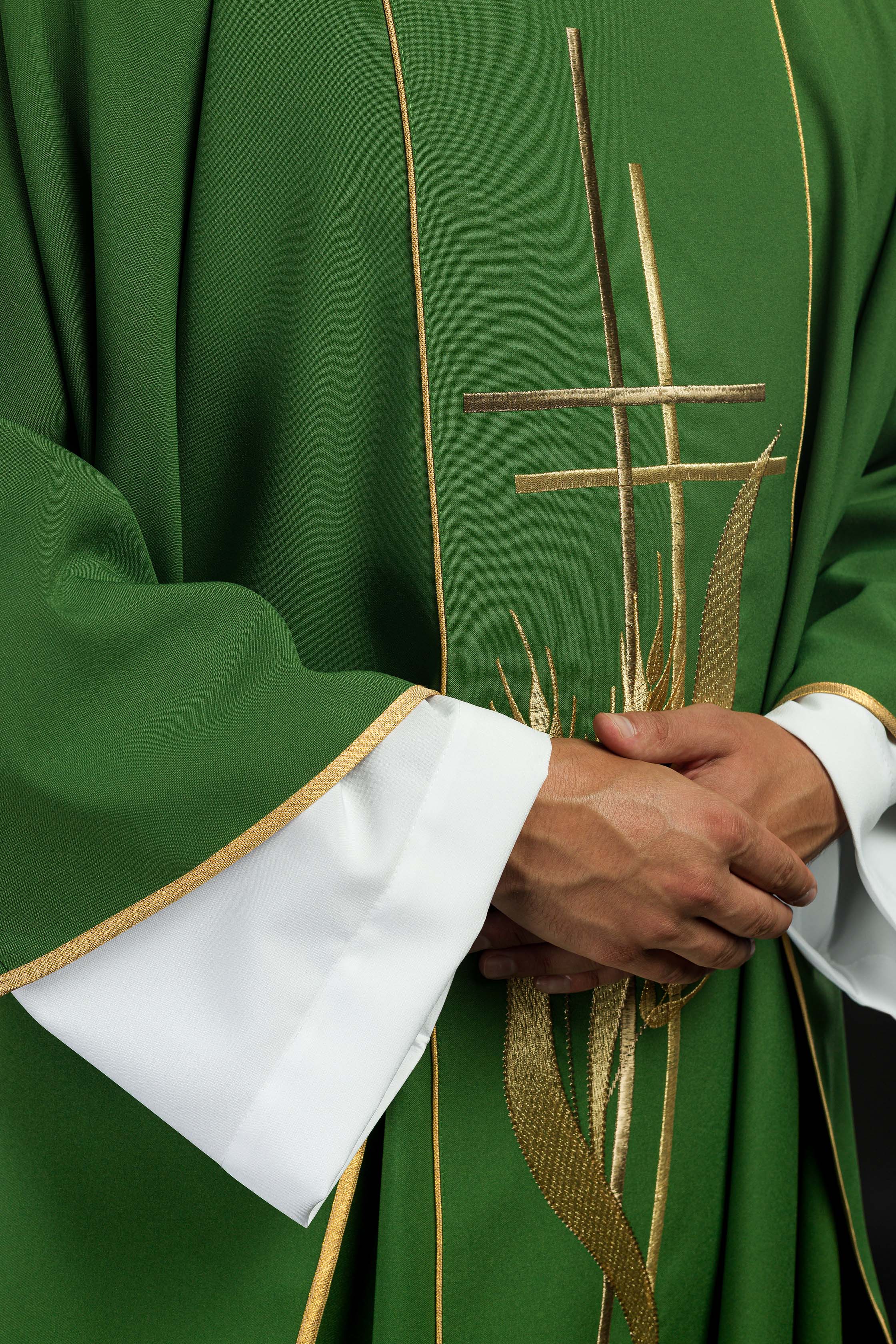 Casulla verde con bordado Cruz y Espigas