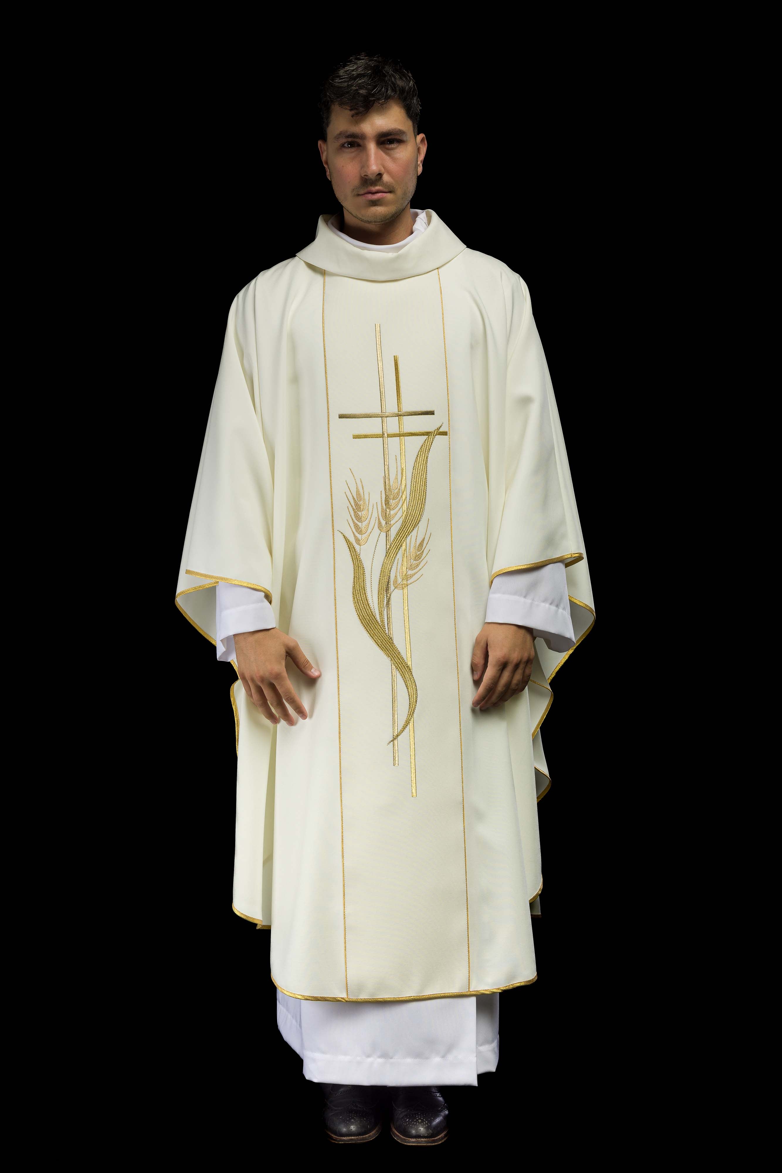Casulla marfil con bordado Cruz y Espigas