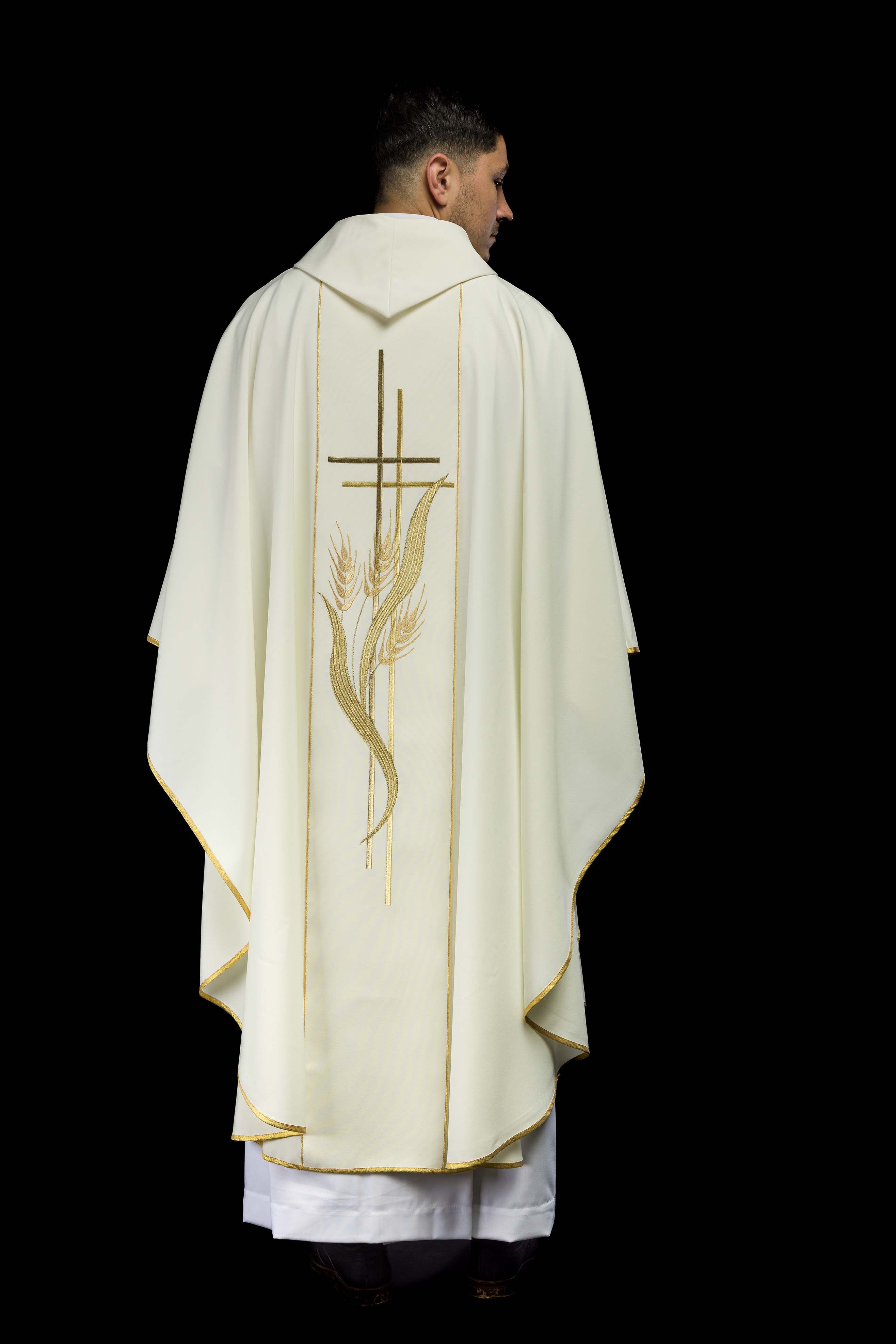 Casulla marfil con bordado Cruz y Espigas