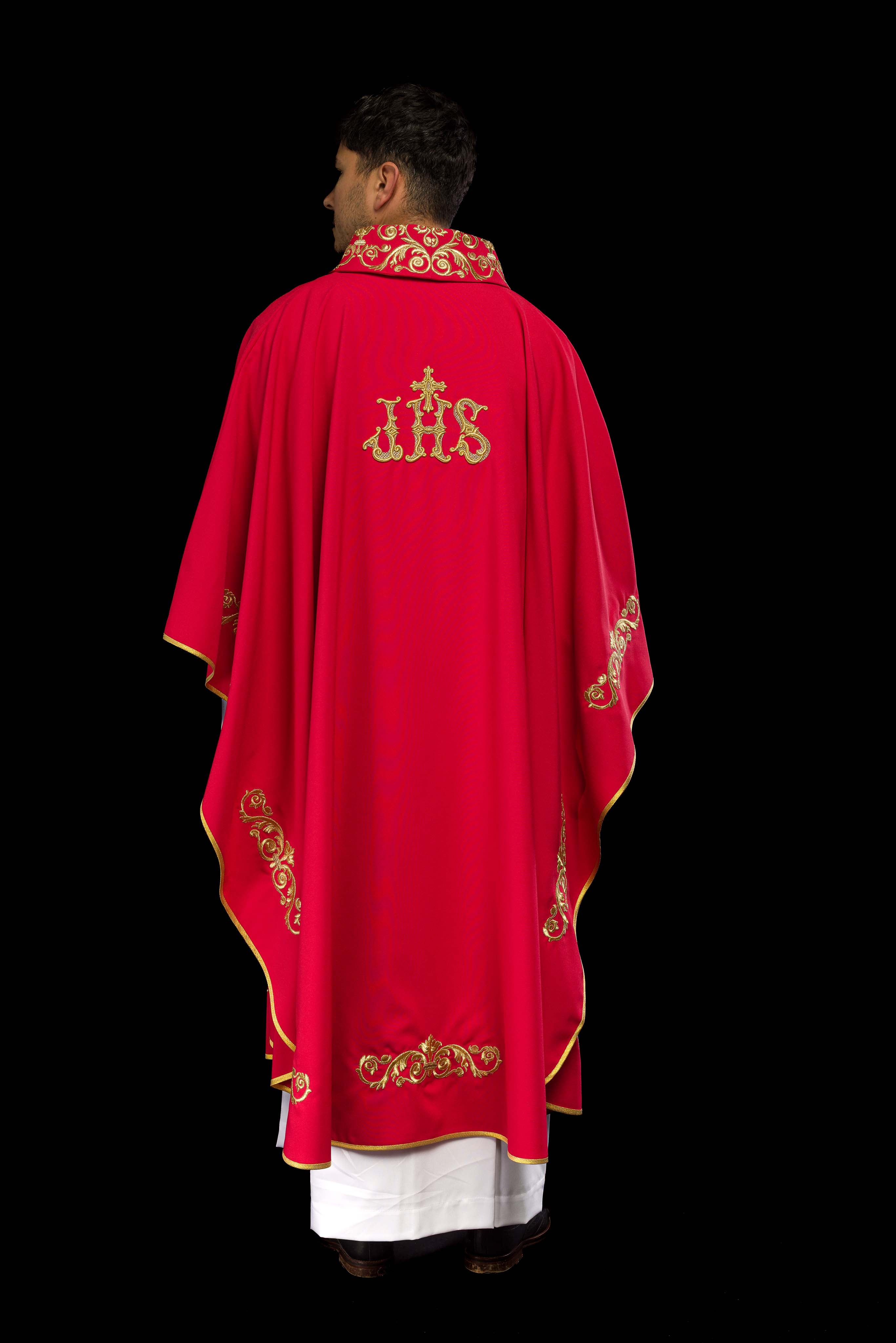 Casulla roja con bordado Floral e IHS