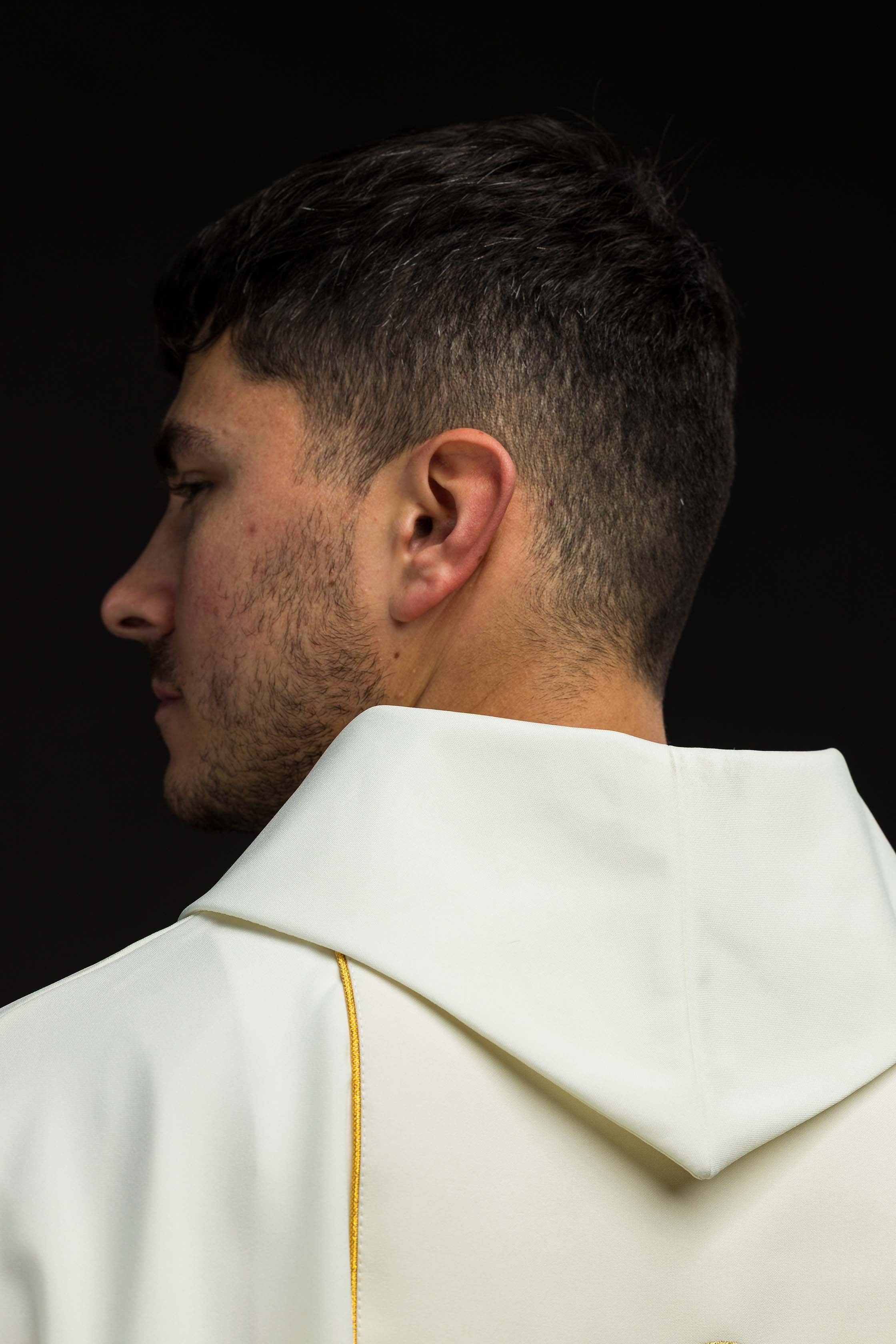 Casulla marfil con bordado imagen Jesús el Buen Pastor