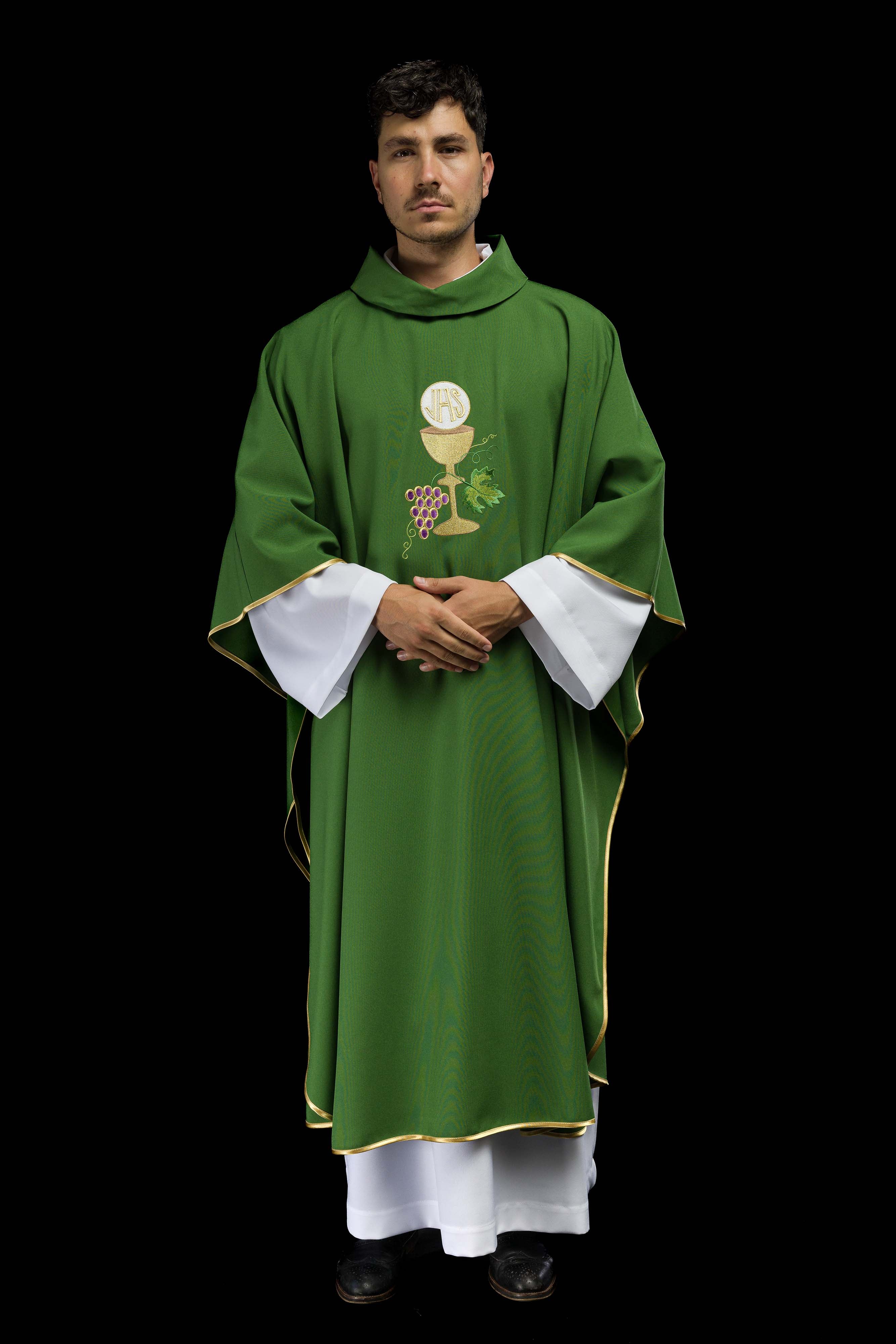 Casulla verde con bordado Cáliz y Uvas