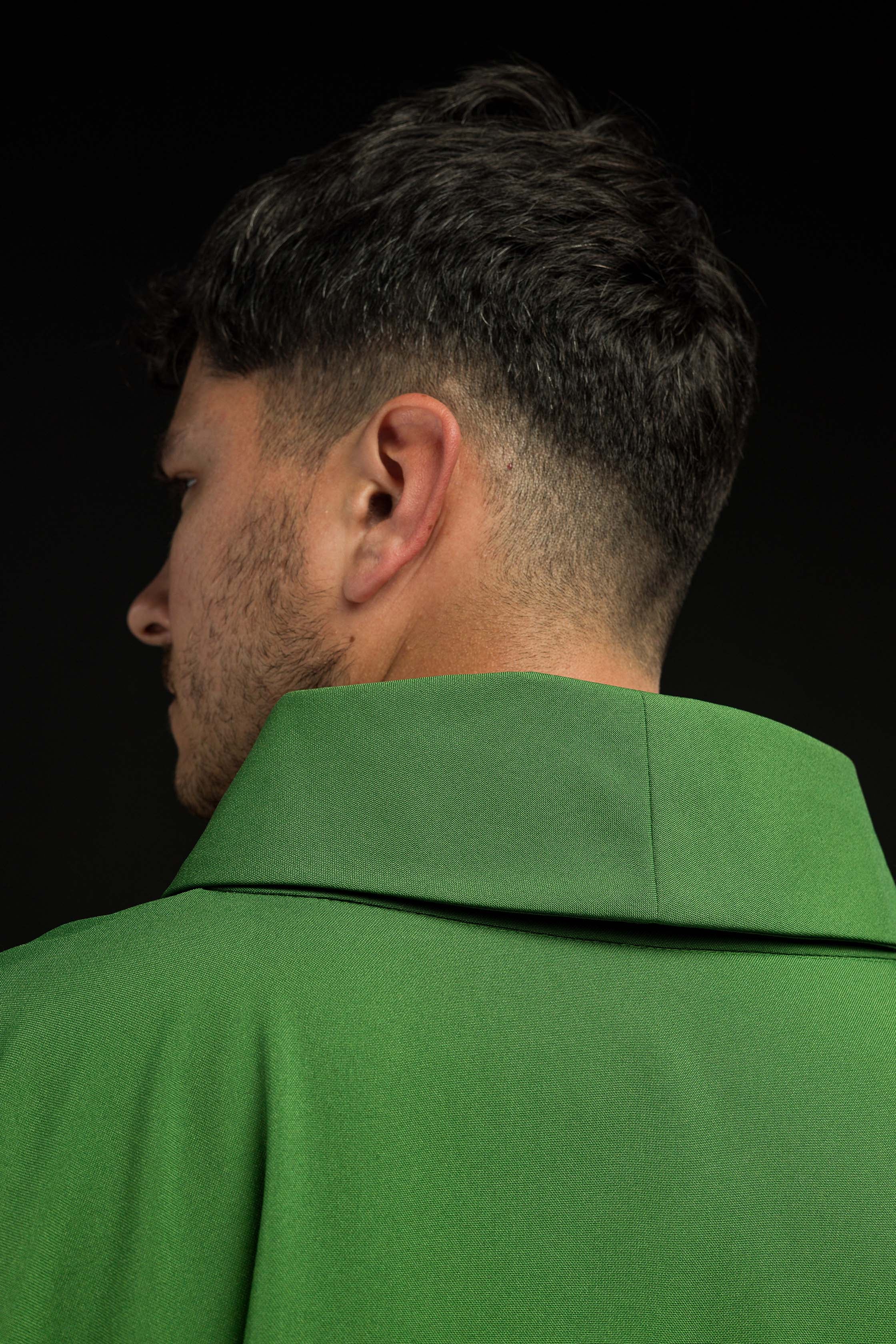Casulla verde con convexo bordado IHS