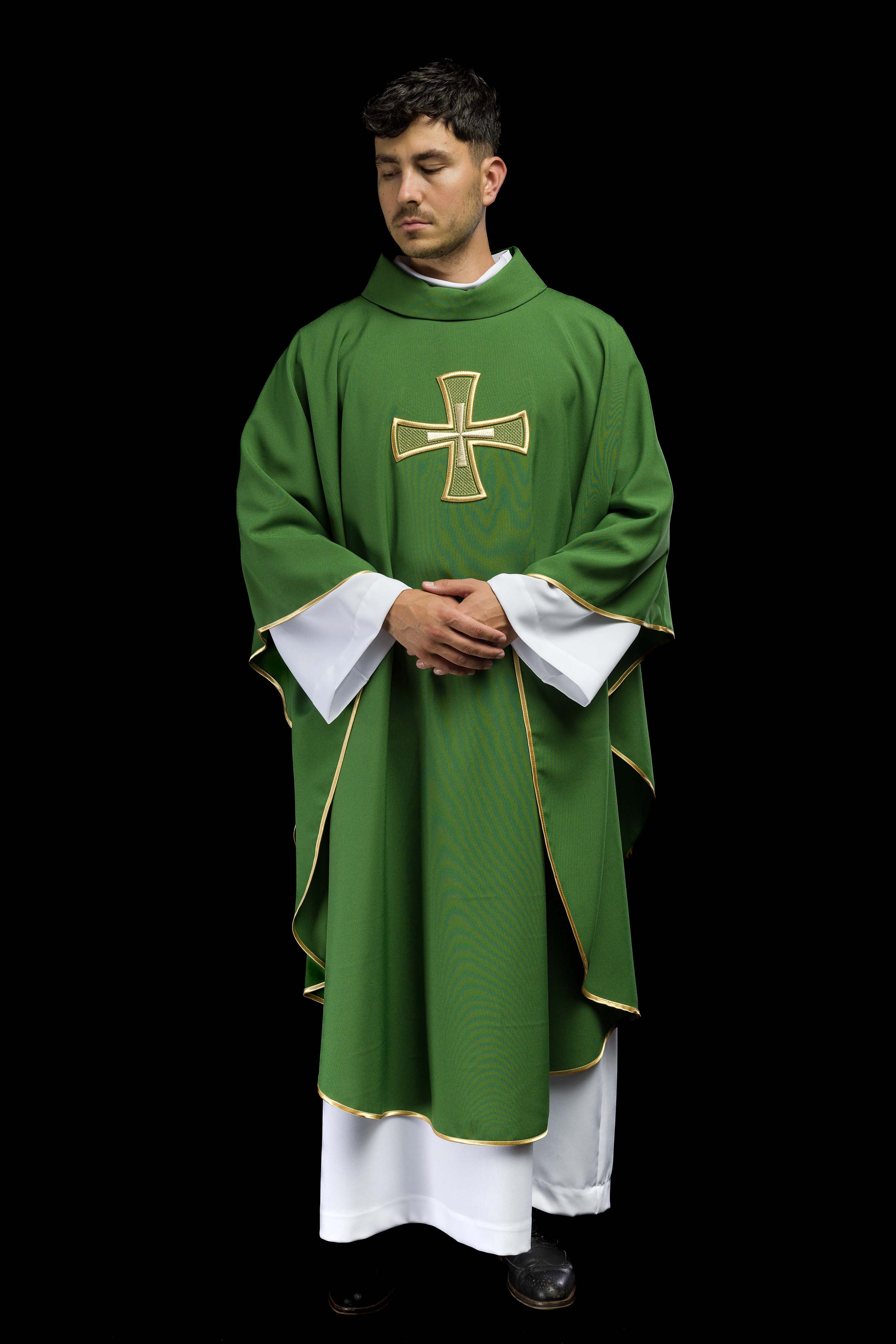 Casulla verde con bordado Cruz