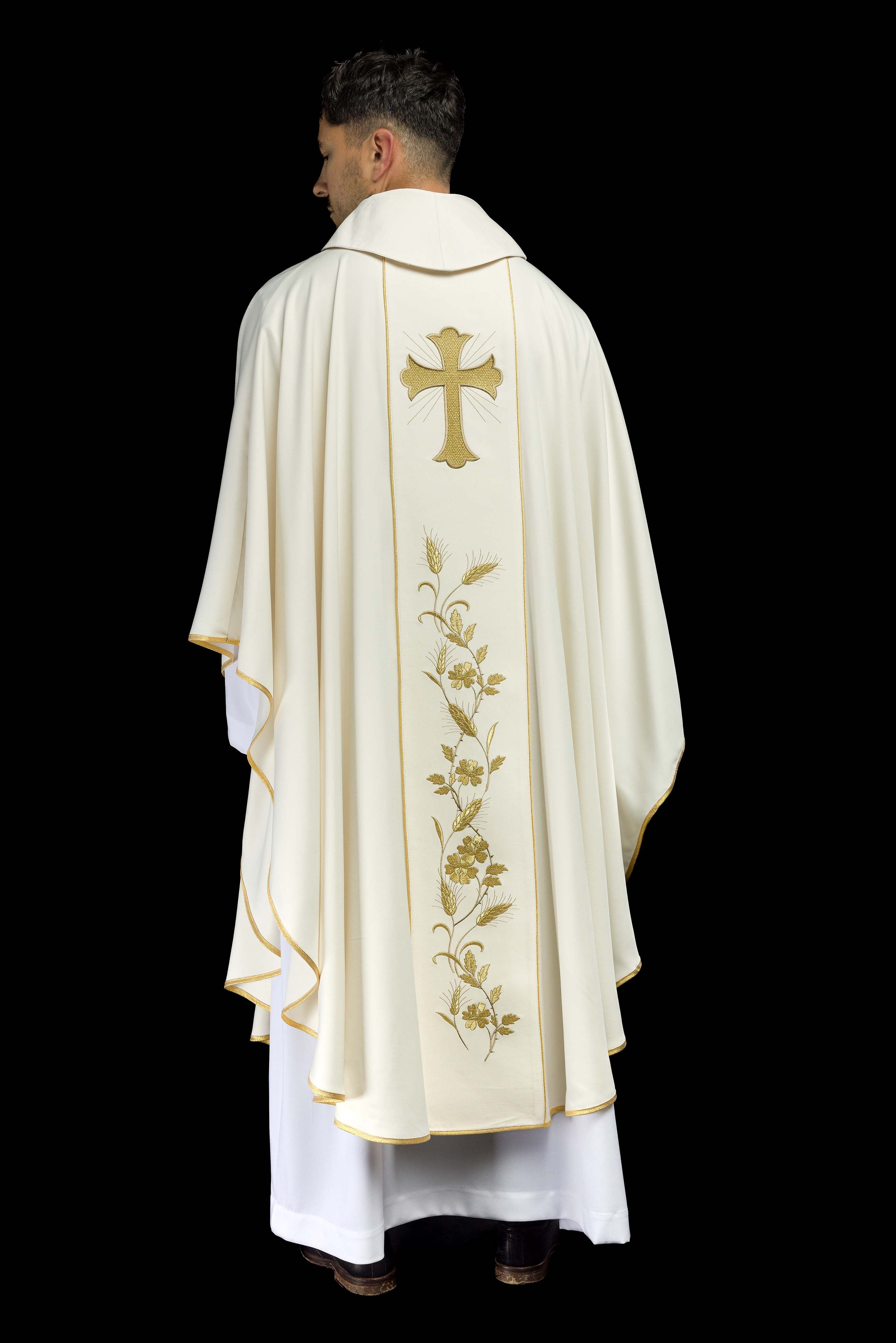Casulla marfil con bordado Cruz y Espigas