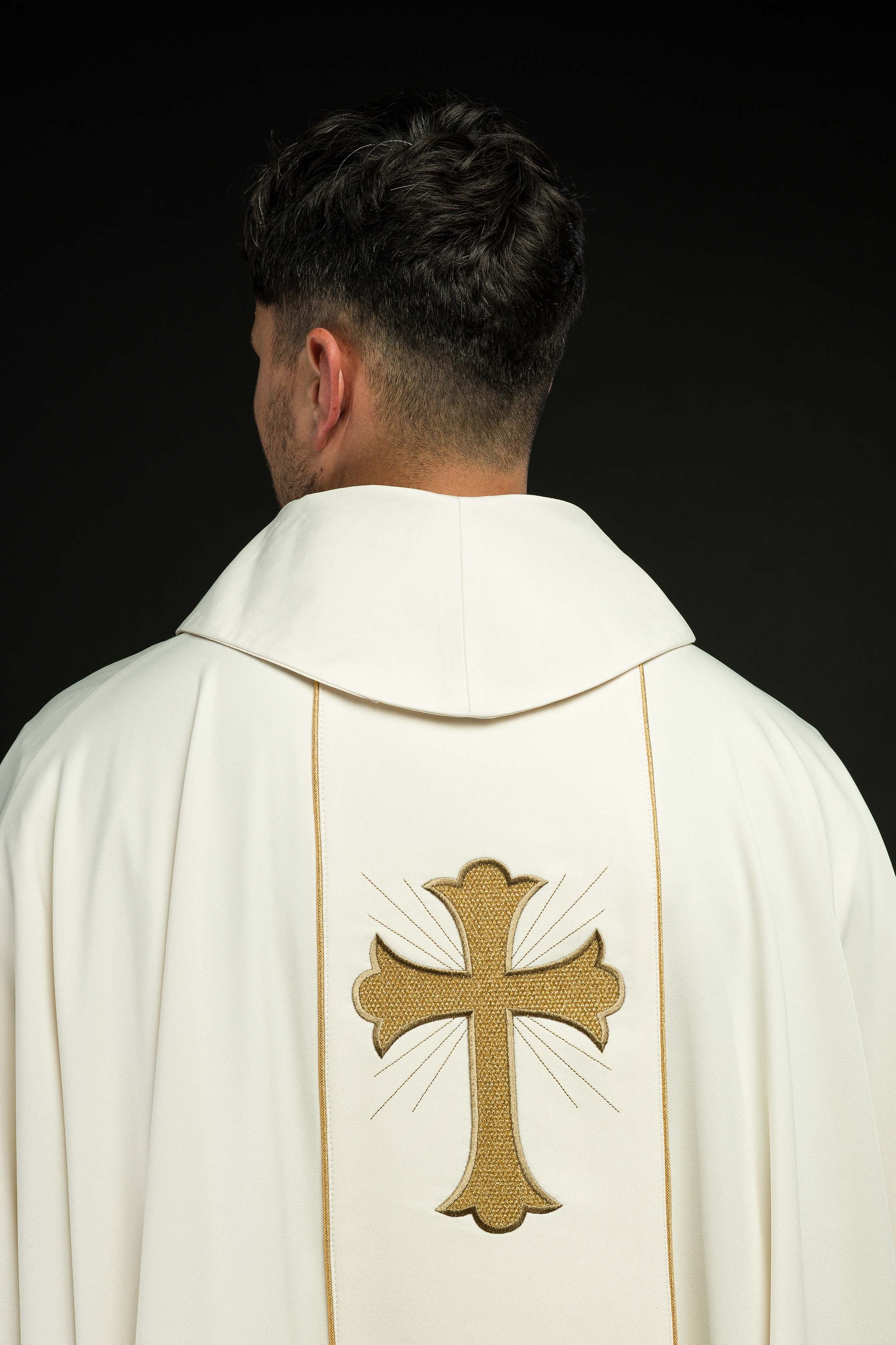 Casulla marfil con bordado Cruz y Espigas