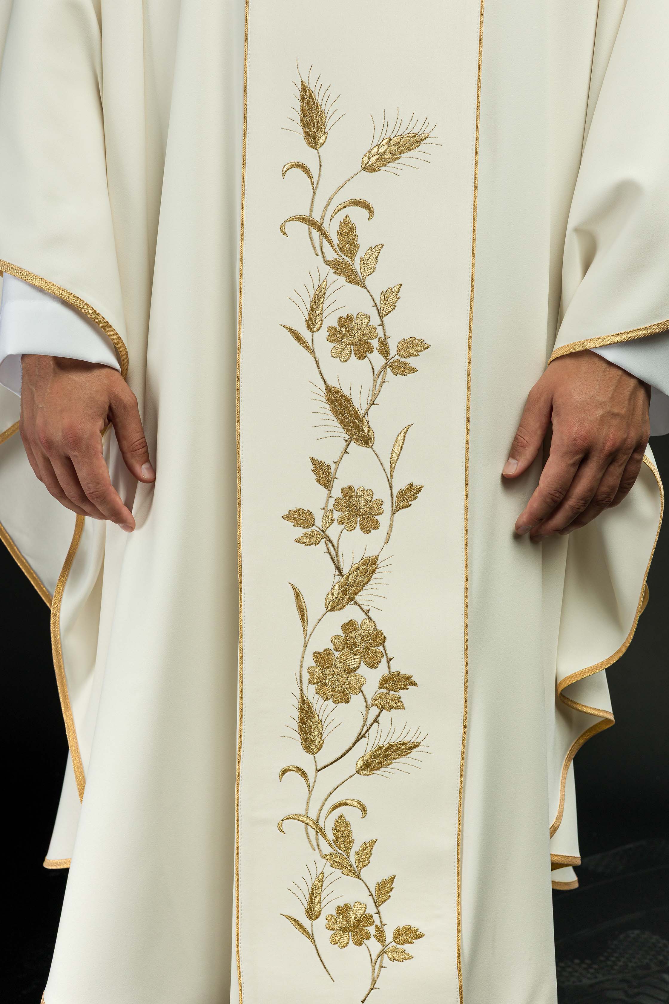 Casulla marfil con bordado Cruz y Espigas