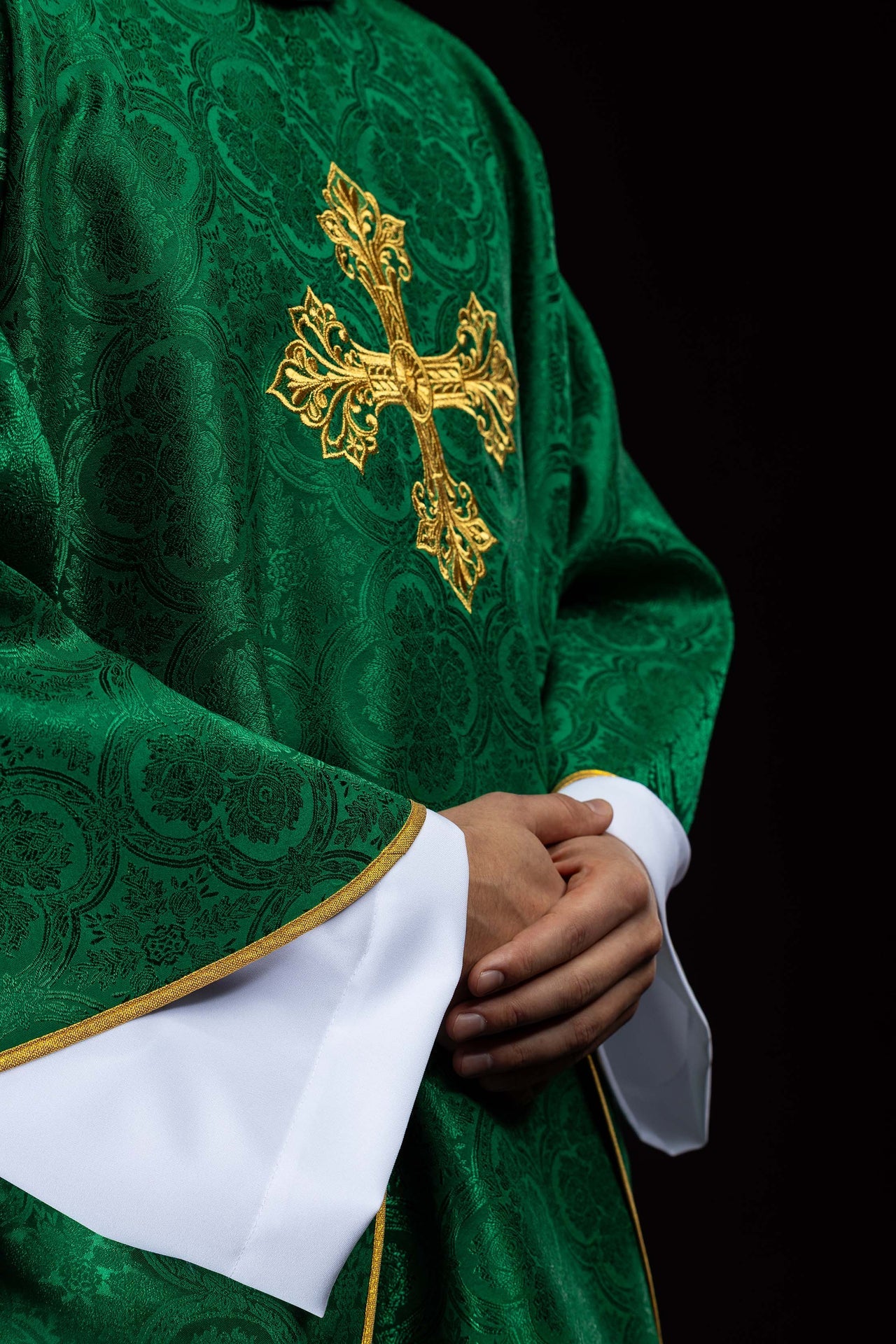 Casulla verde con cruz de tejido jacquard