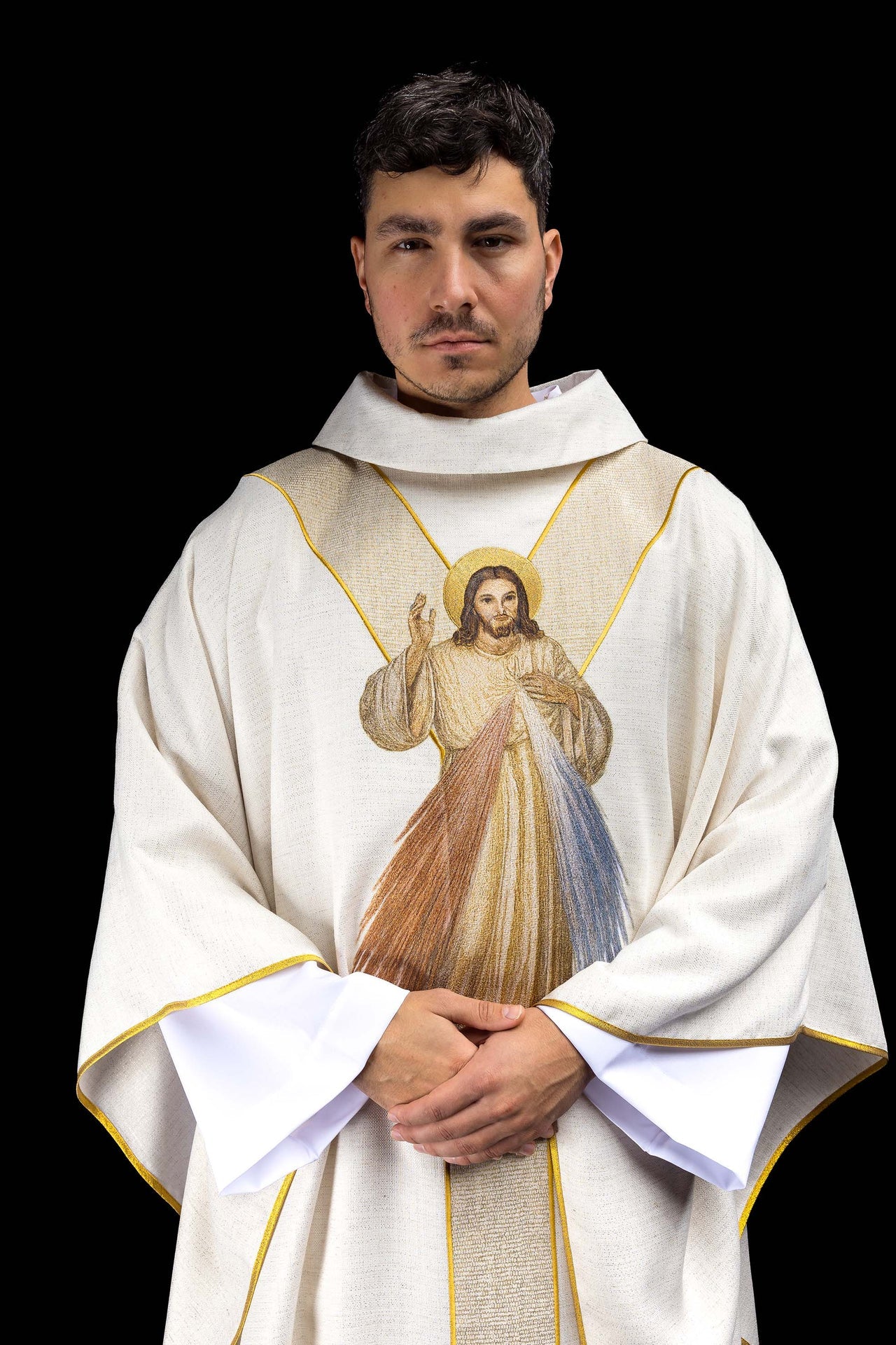 Casulla bordada con la imagen de Jesús Misericordioso color ecru