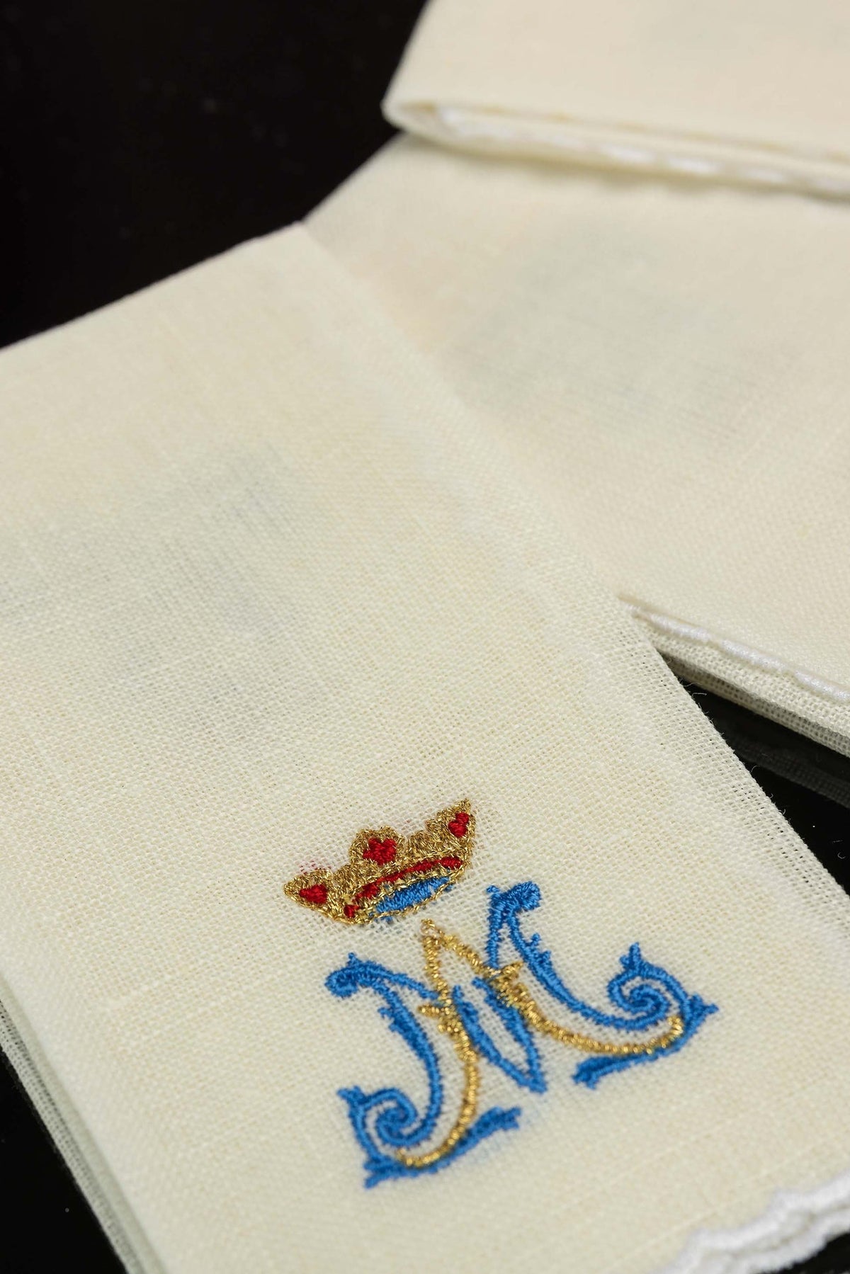 Conjunto de 5 purificadores litúrgicos de lino con bordado mariano