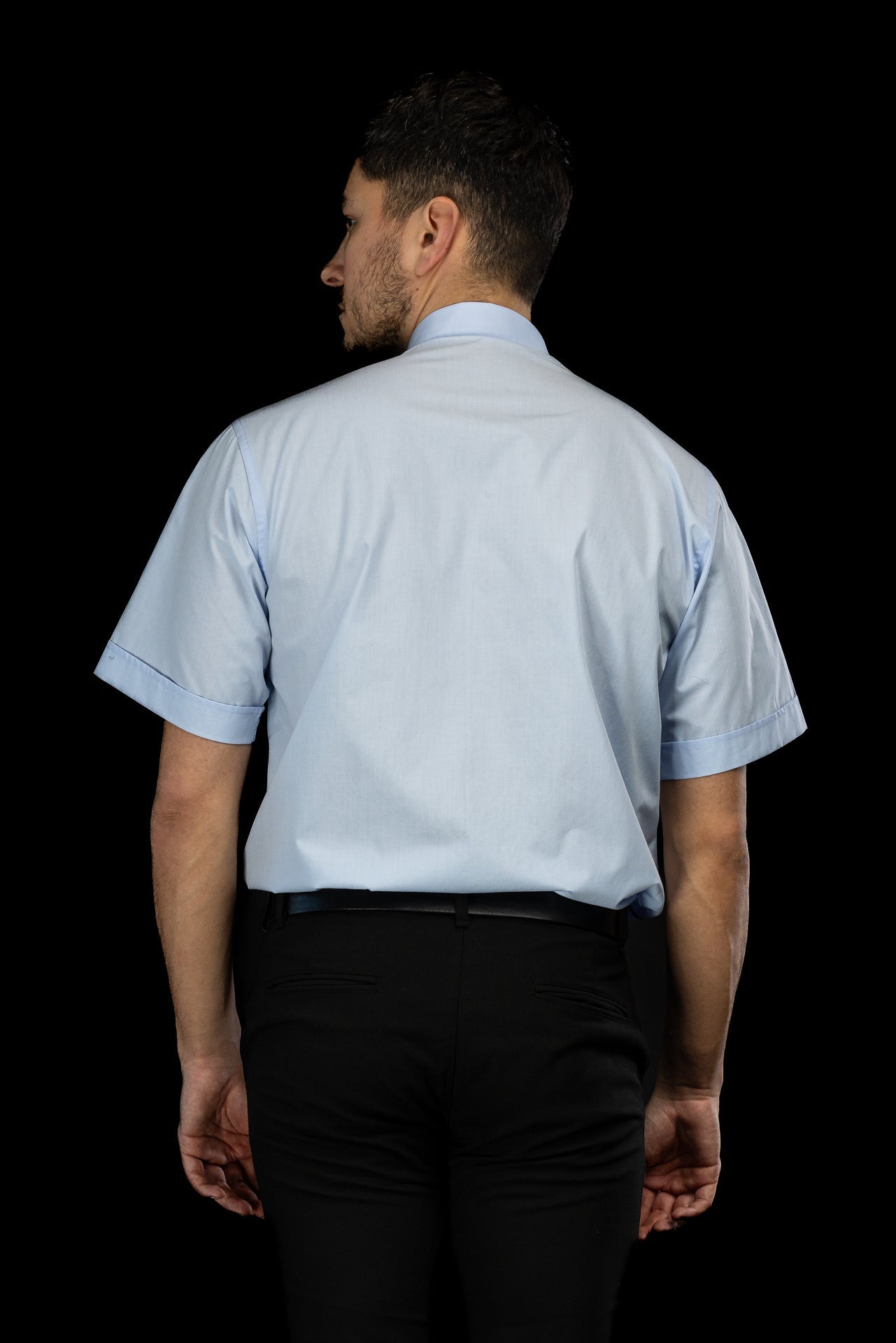 Camisa clerical azul de manga corta con alzacuello